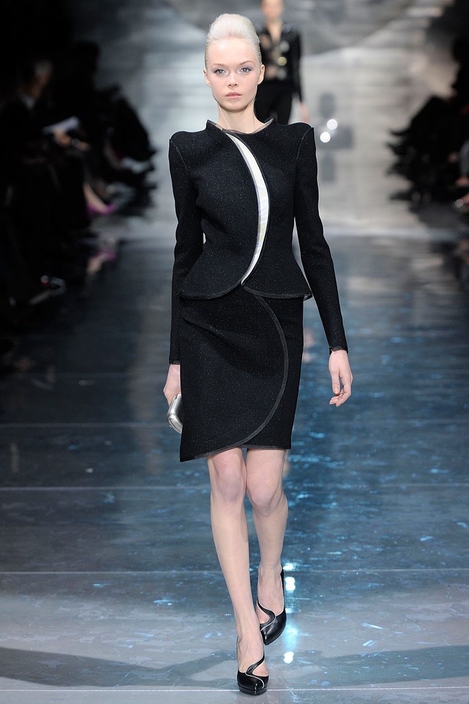 black wool long-sleeve collared tailored shiny blazer