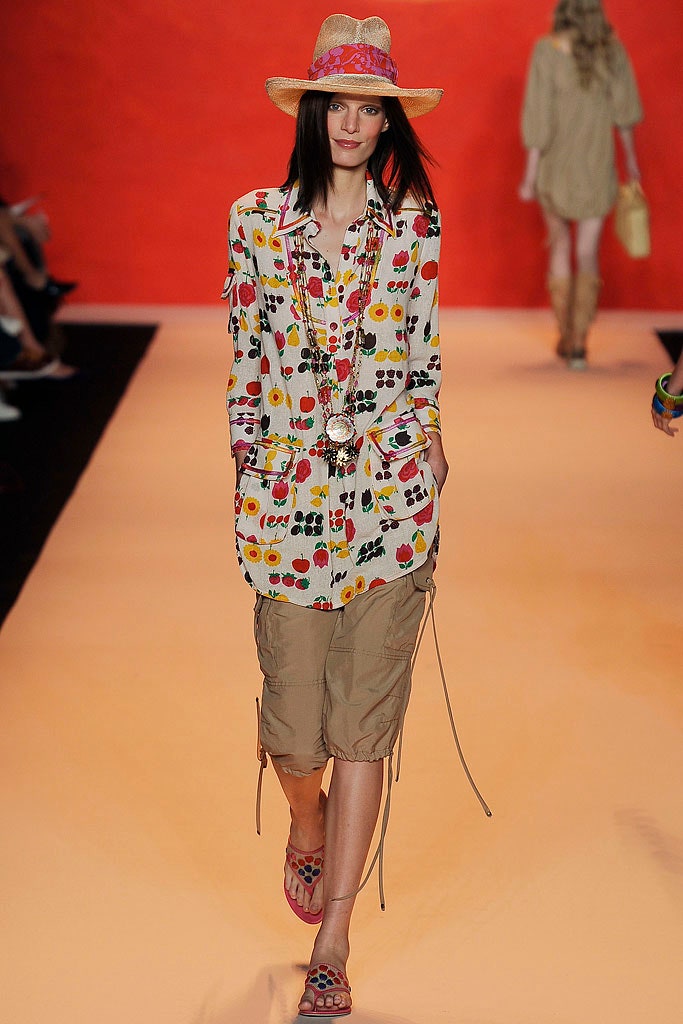 relaxed printed shirt and cargo shorts