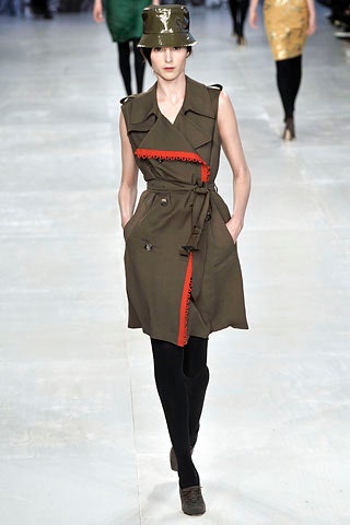 olive trench coat with bucket hat