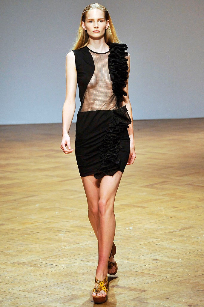black fitted sleeveless dress