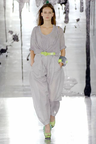 gray cotton short-sleeve scoop-neck relaxed draped top
