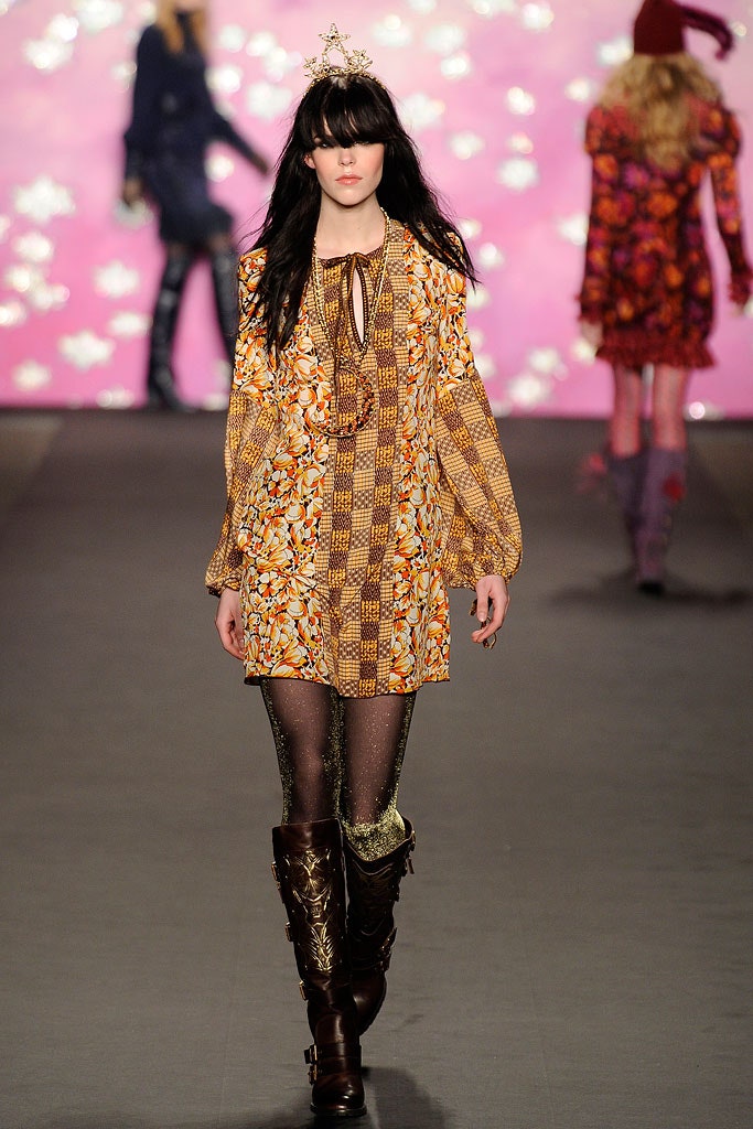 brown leather fitted embroidered boots