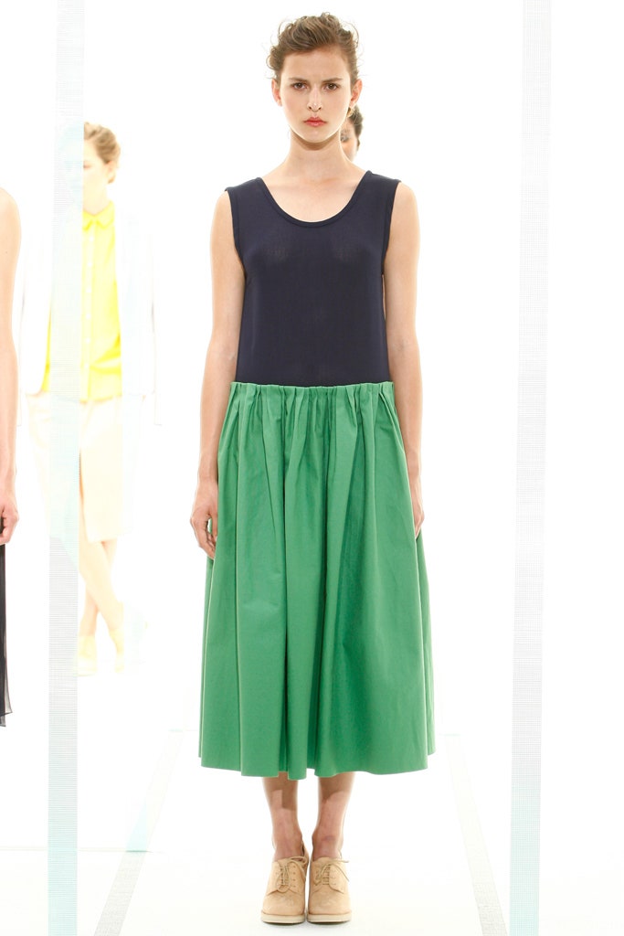 black sleeveless top green pleated skirt