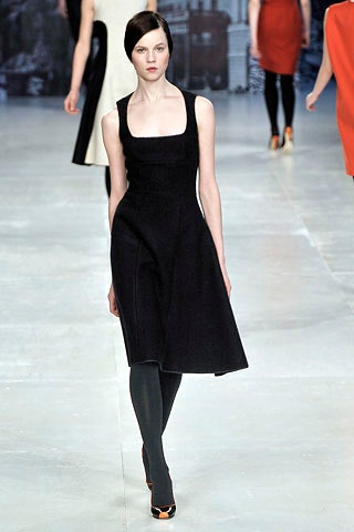 black fitted sleeveless dress