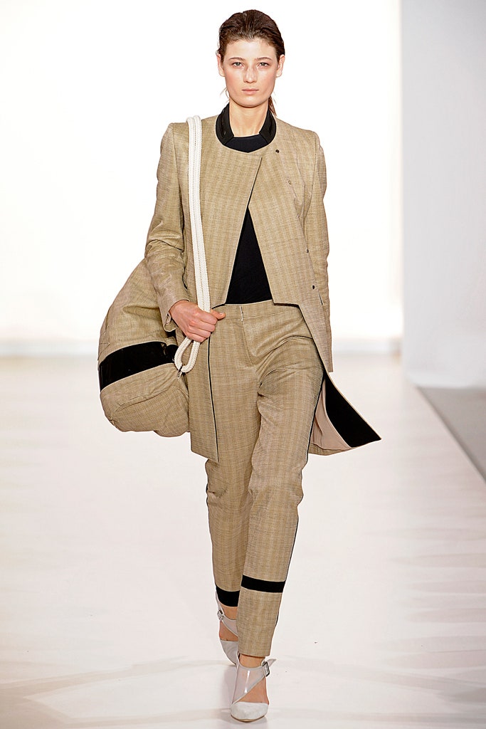 beige cotton padded bag