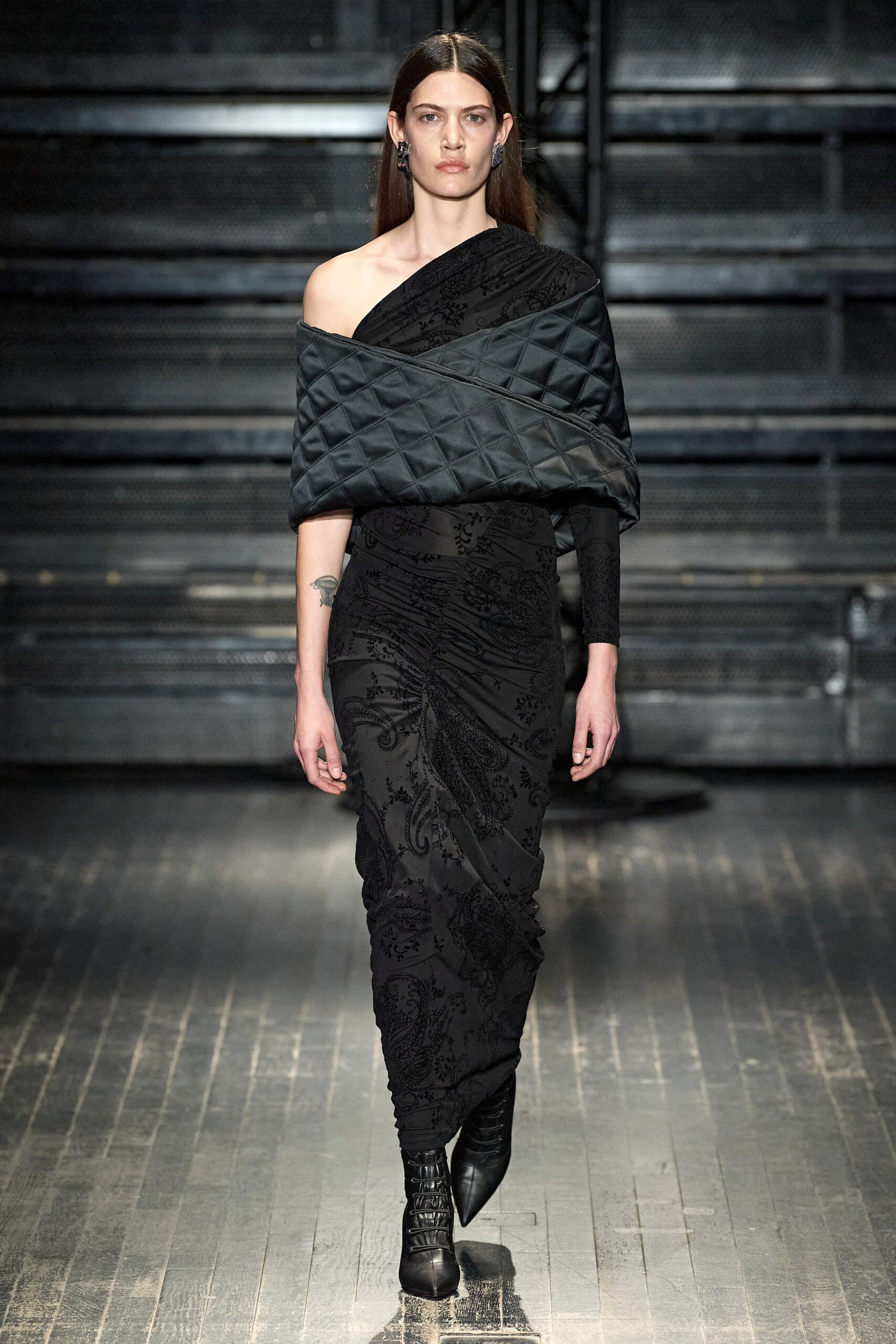 black cotton long-sleeve relaxed quilted cape