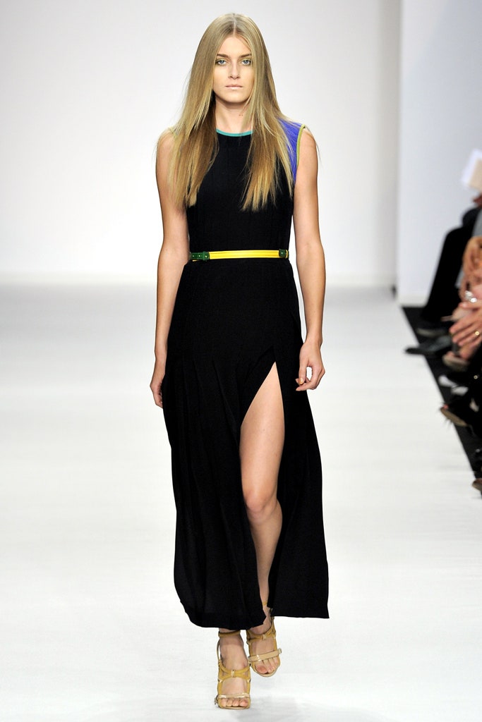 fitted black sleeveless maxi dress