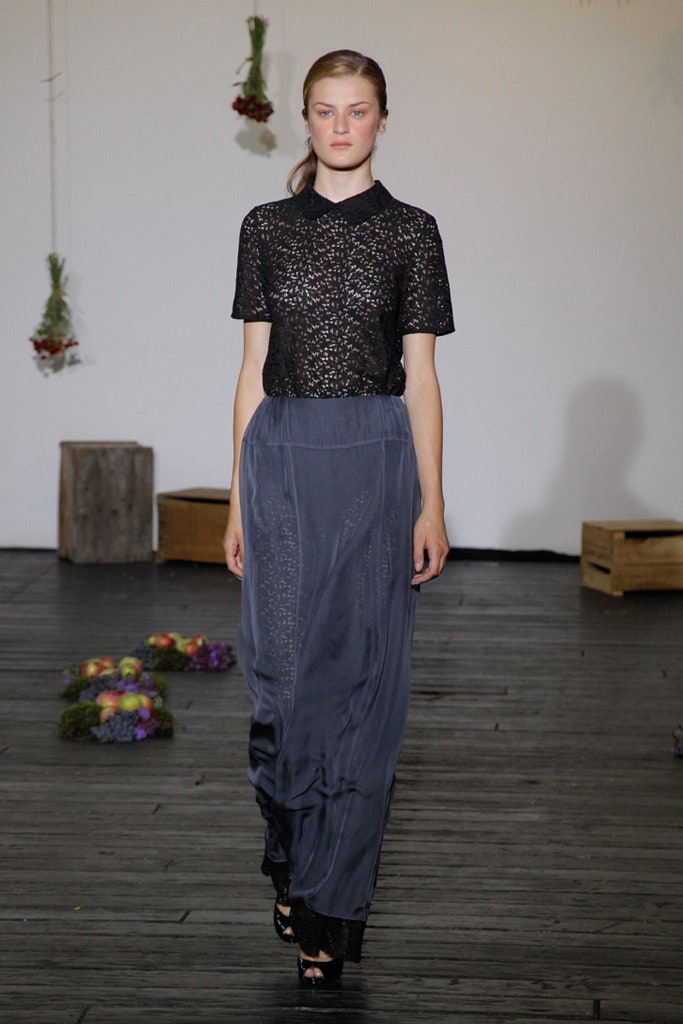 black lace short-sleeve collared fitted sheer textured top