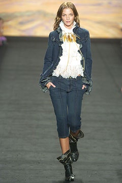 blue denim fitted cropped pants