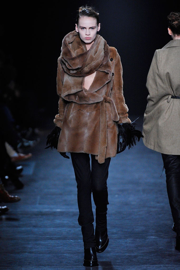 brown fur long-sleeve v-neck fitted draped coat