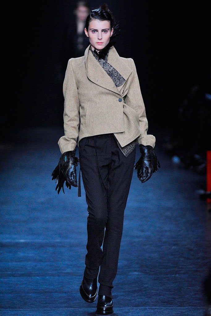 beige wool long-sleeve collared tailored buttoned jacket