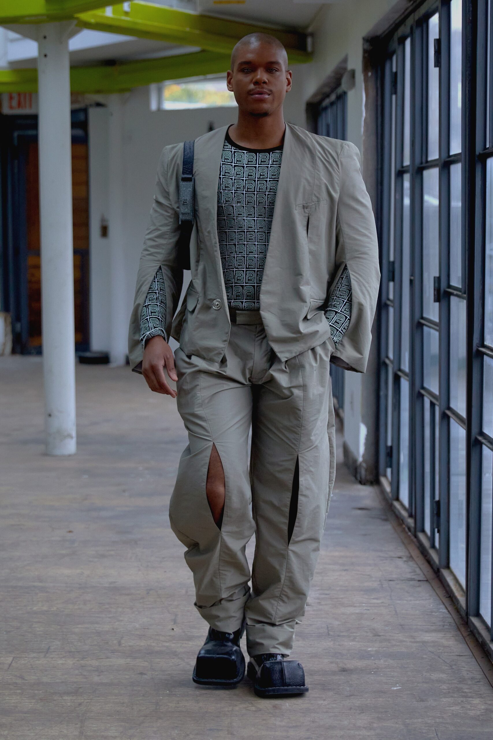 beige cotton slit relaxed zippered pants
