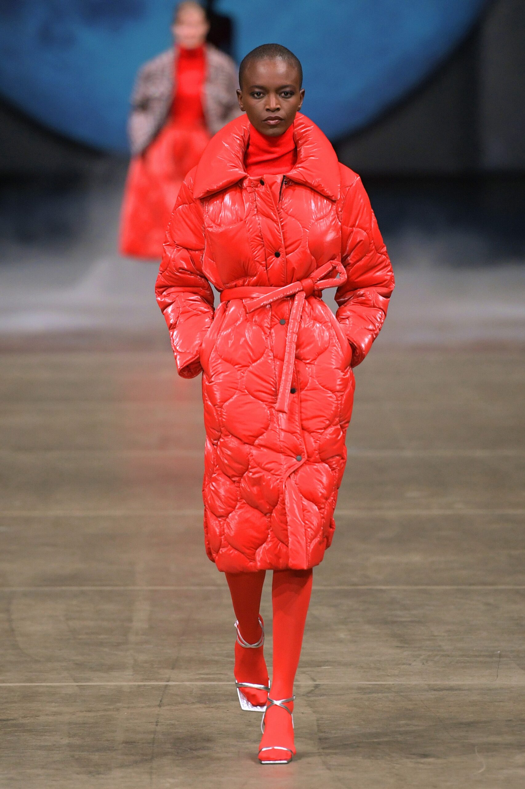 red jersey long-sleeve collared fitted quilted belted coat