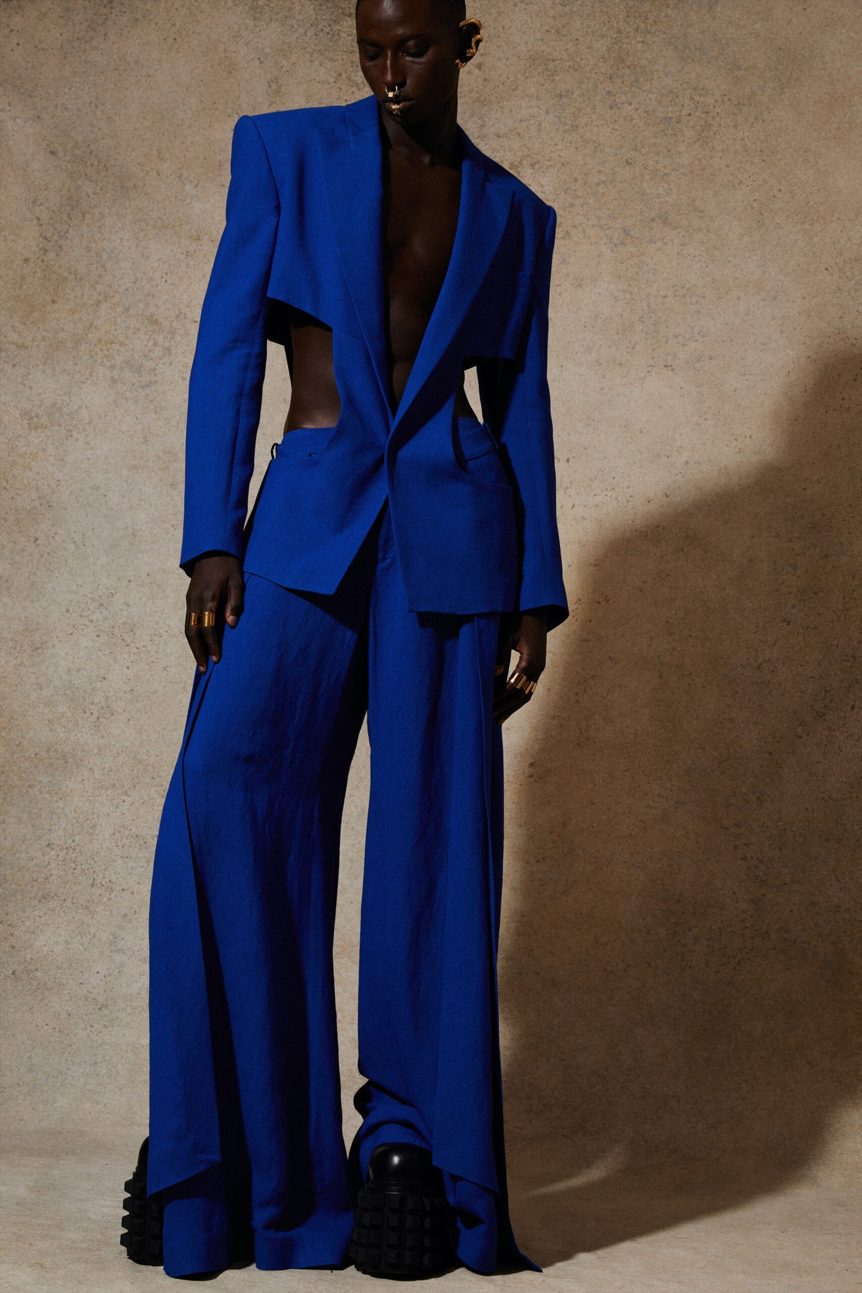 blue cotton long-sleeve collared tailored buttoned blazer
