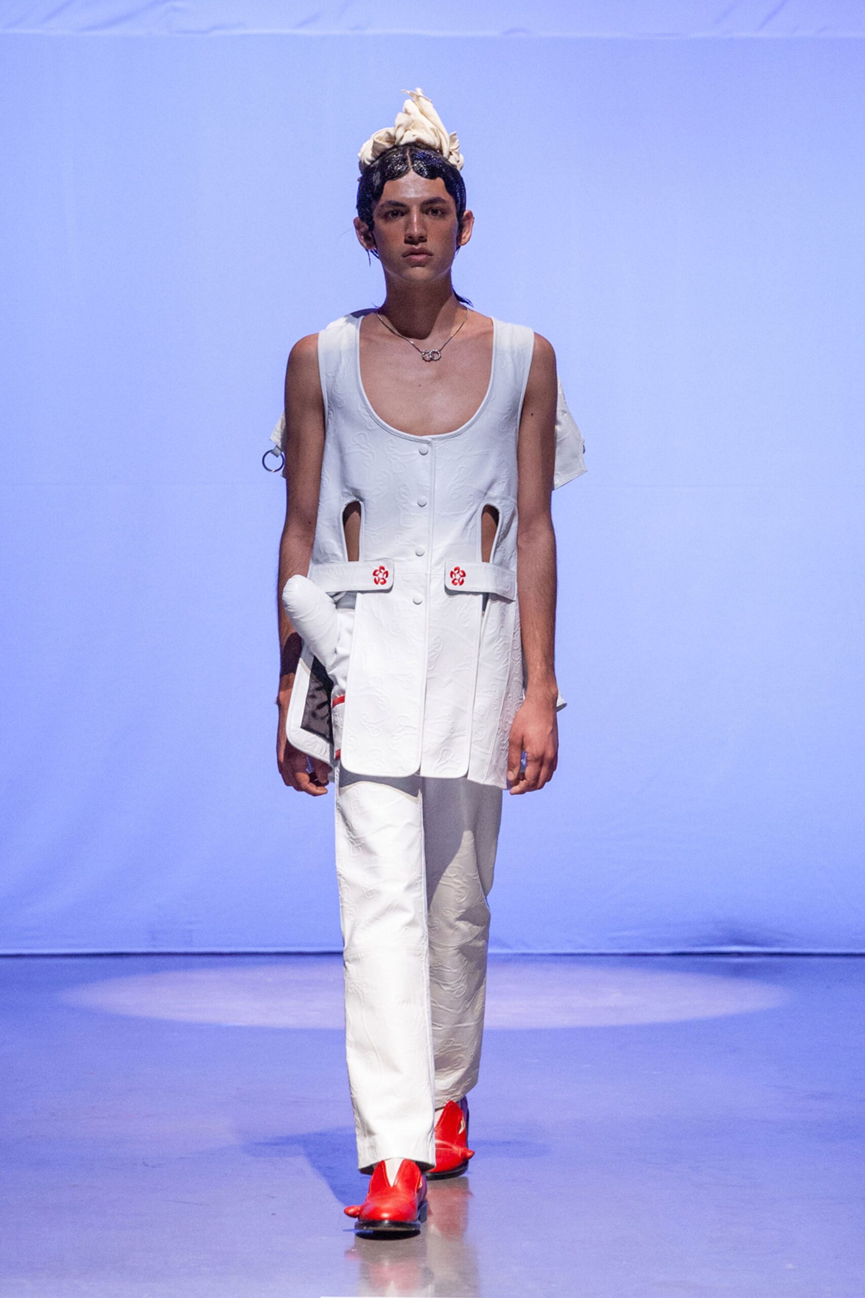 white cotton sleeveless v-neck fitted buttoned jacket