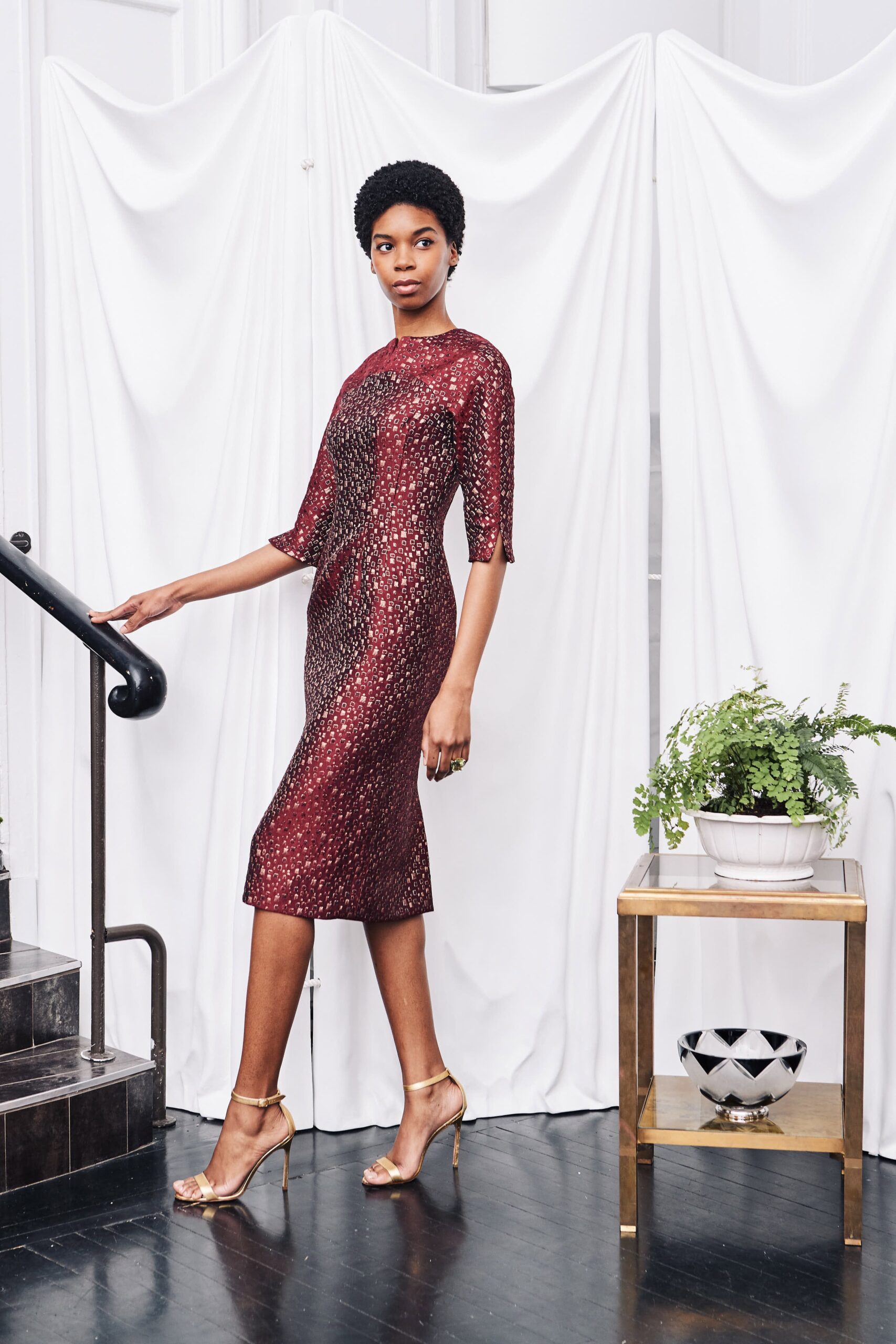 red silk short-sleeve high-neck fitted sequined shiny dress