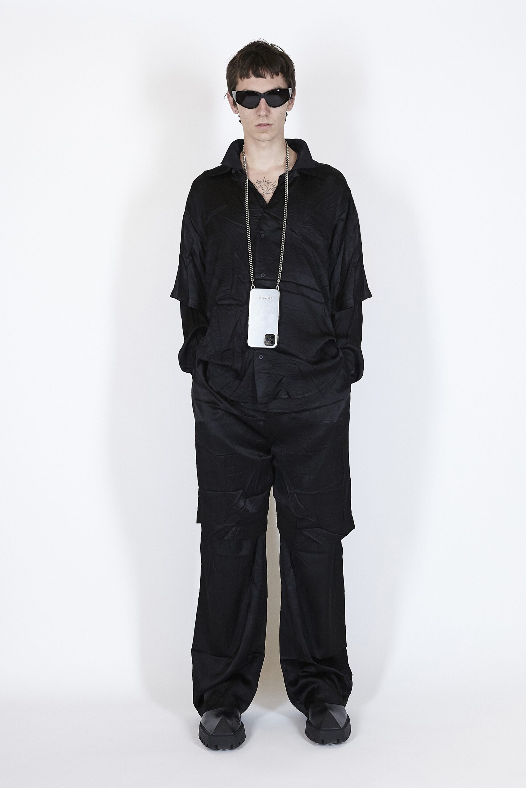 black silk short-sleeve collared relaxed buttoned shirt