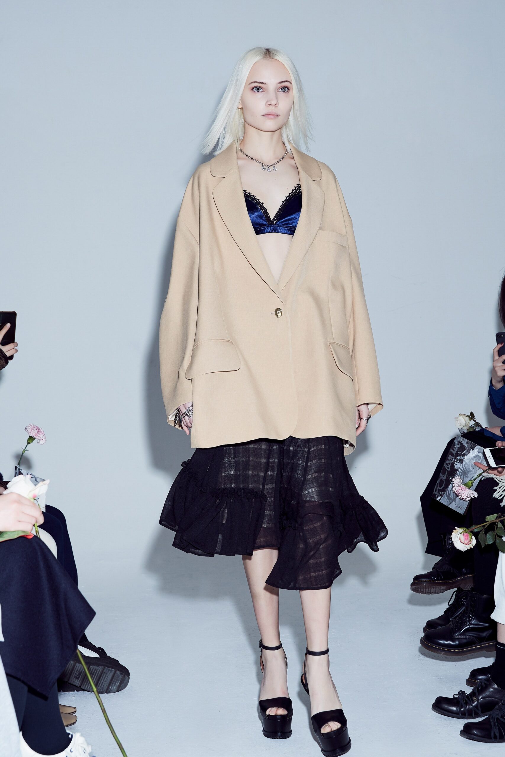 beige cotton long-sleeve collared oversized buttoned blazer