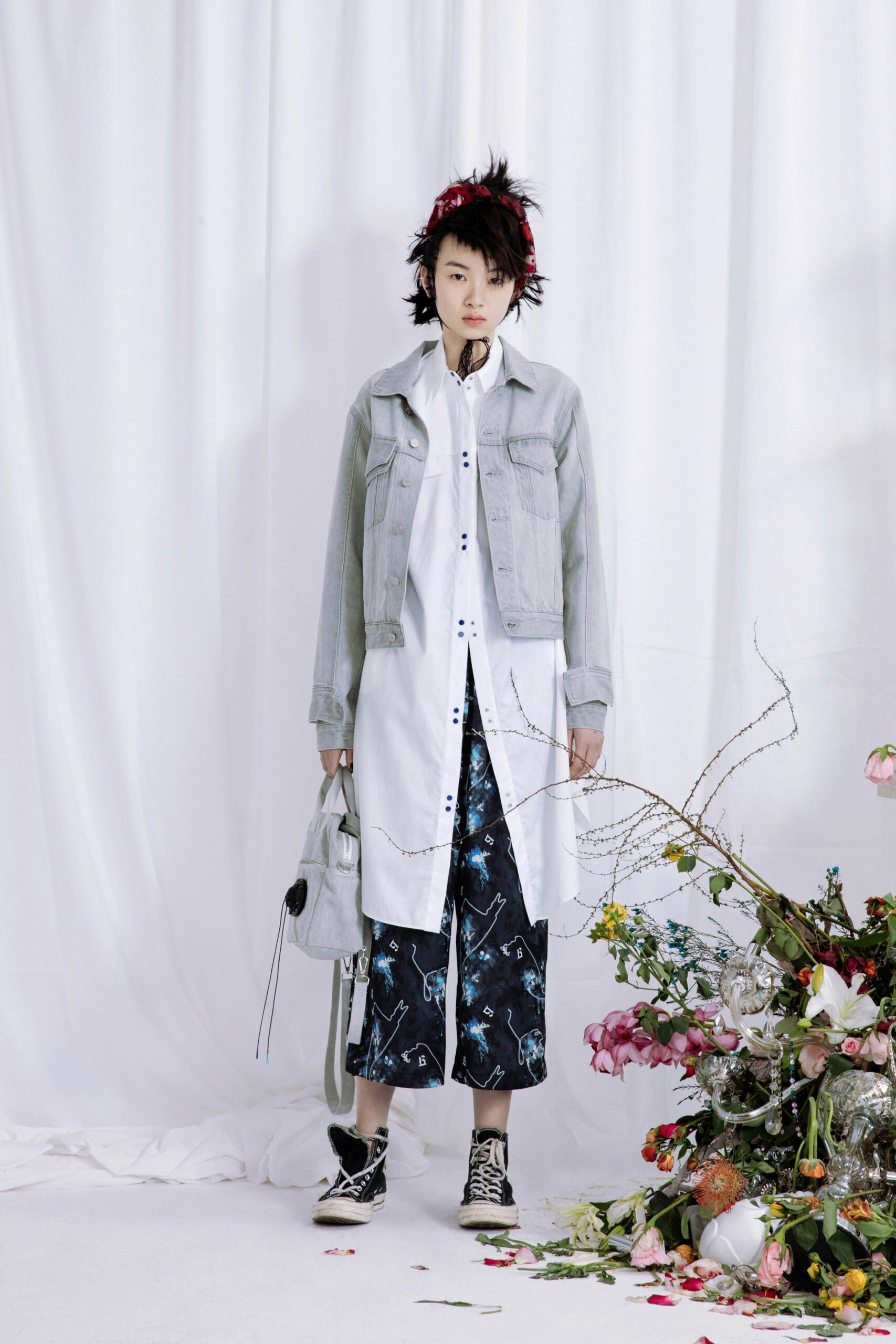 gray denim long-sleeve collared relaxed buttoned jacket