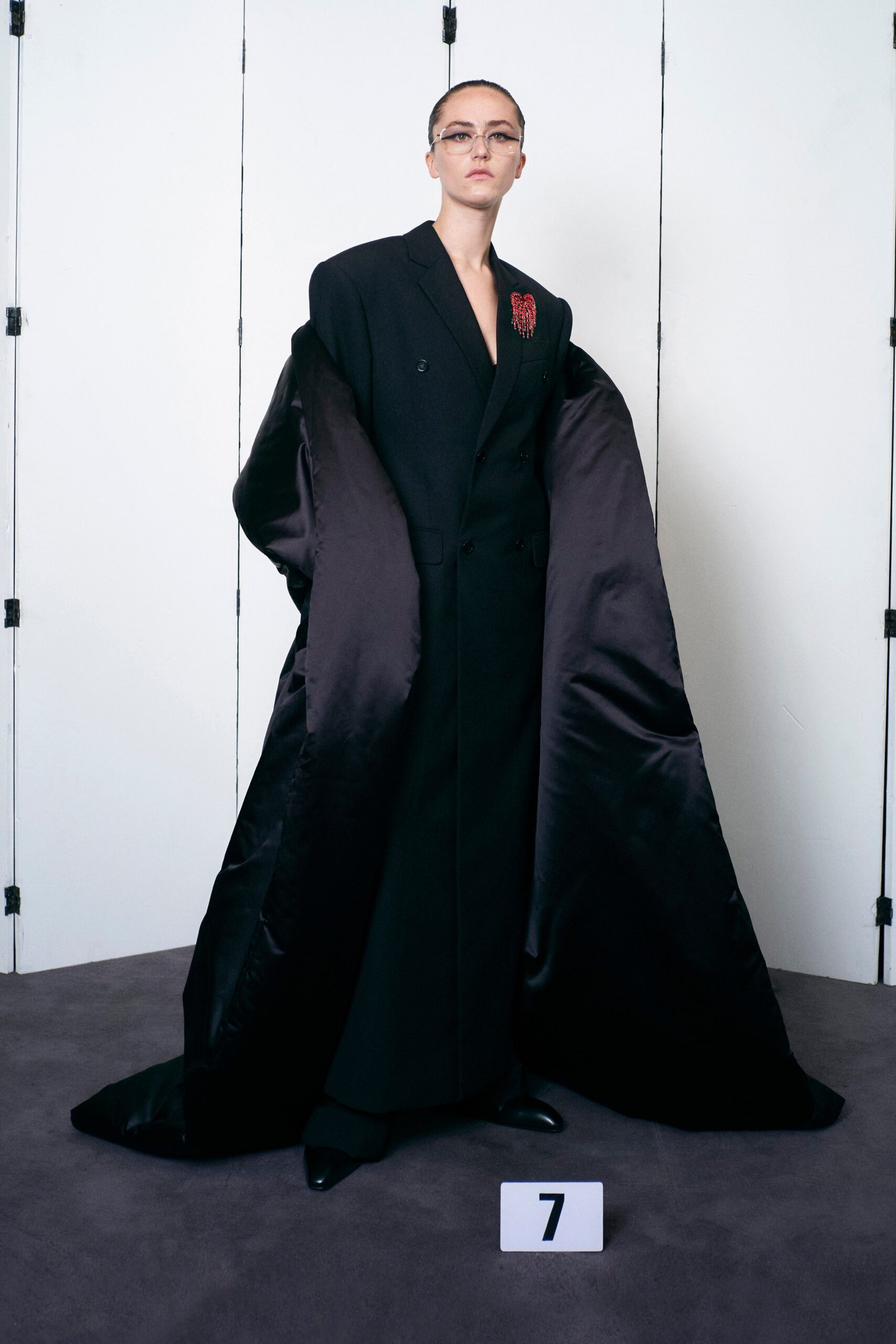 black silk long-sleeve collared tailored layered coat