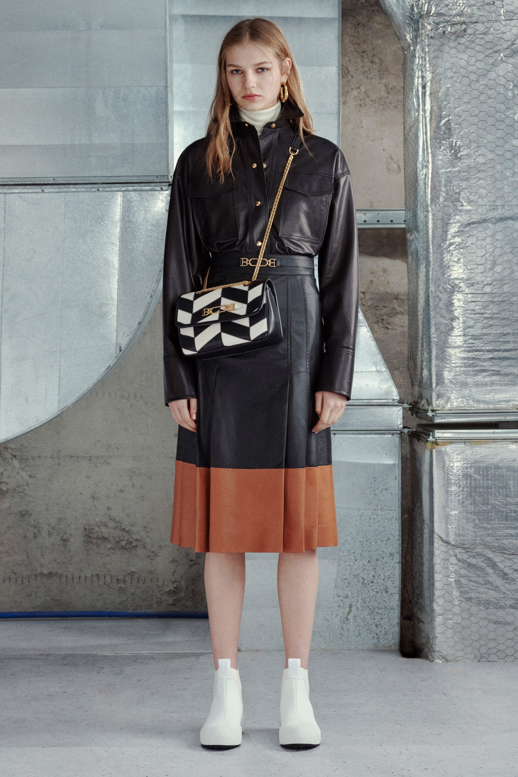 black color-blocked bag