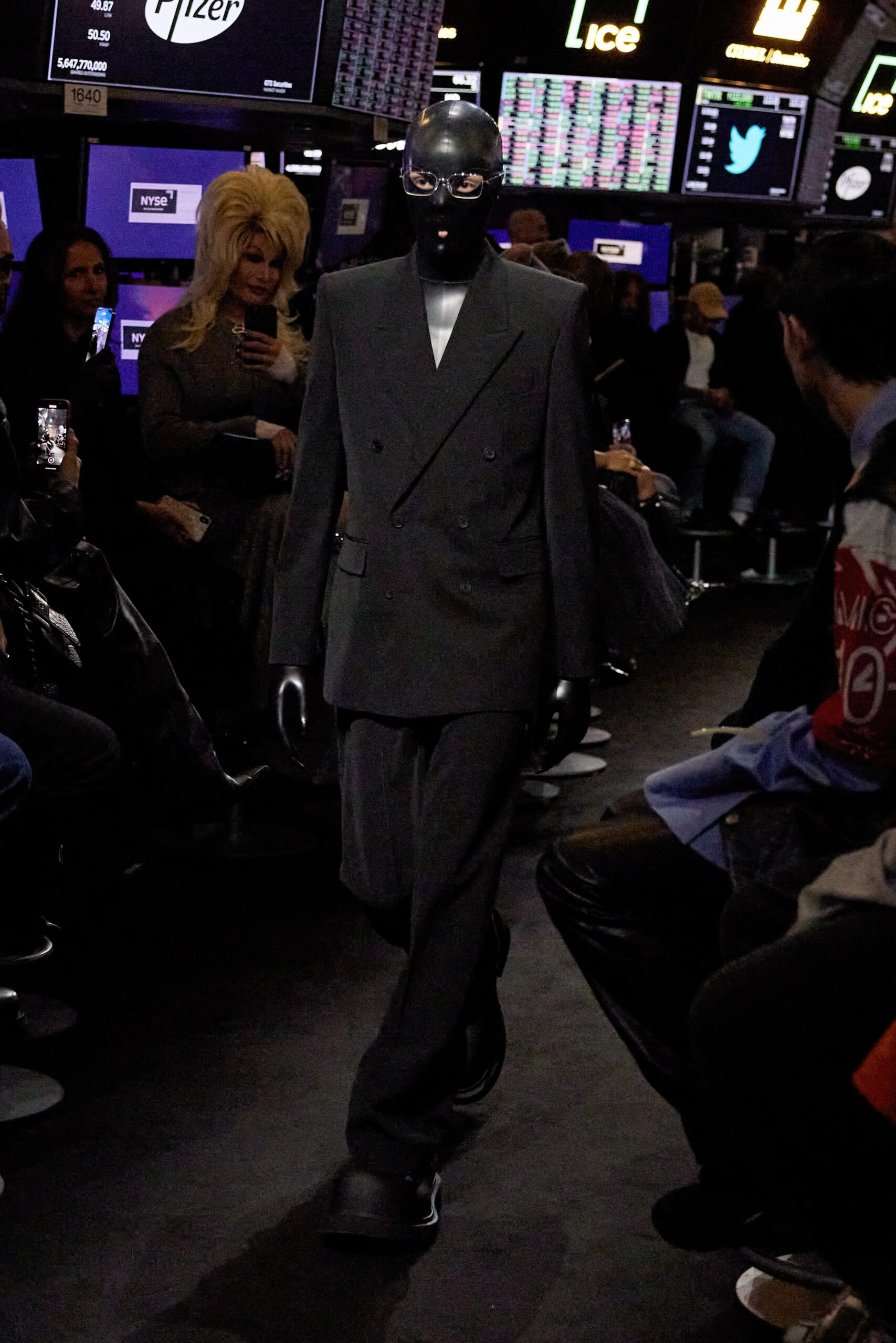 gray wool long-sleeve collared tailored buttoned suit