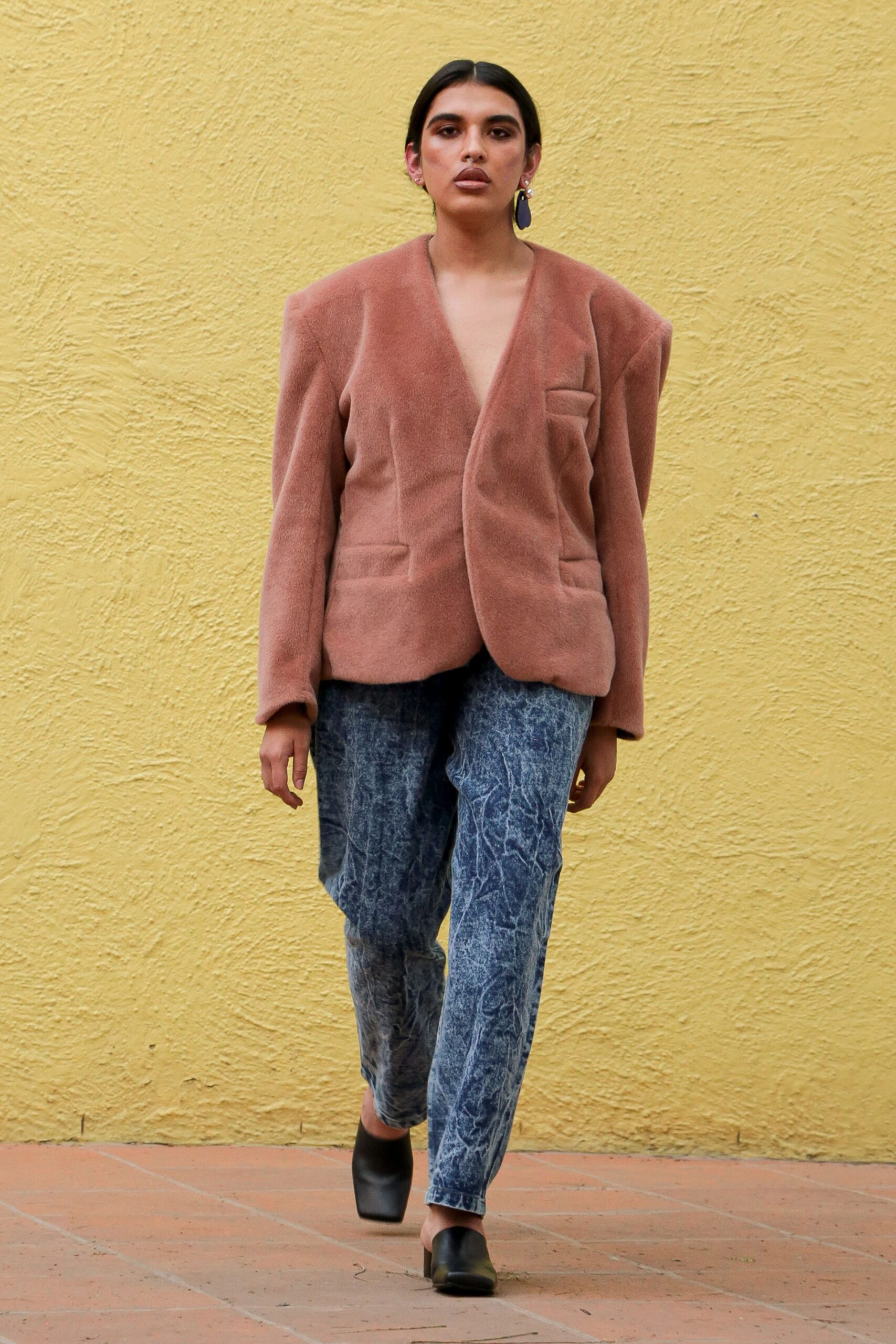 pink faux-fur long-sleeve v-neck structured blazer
