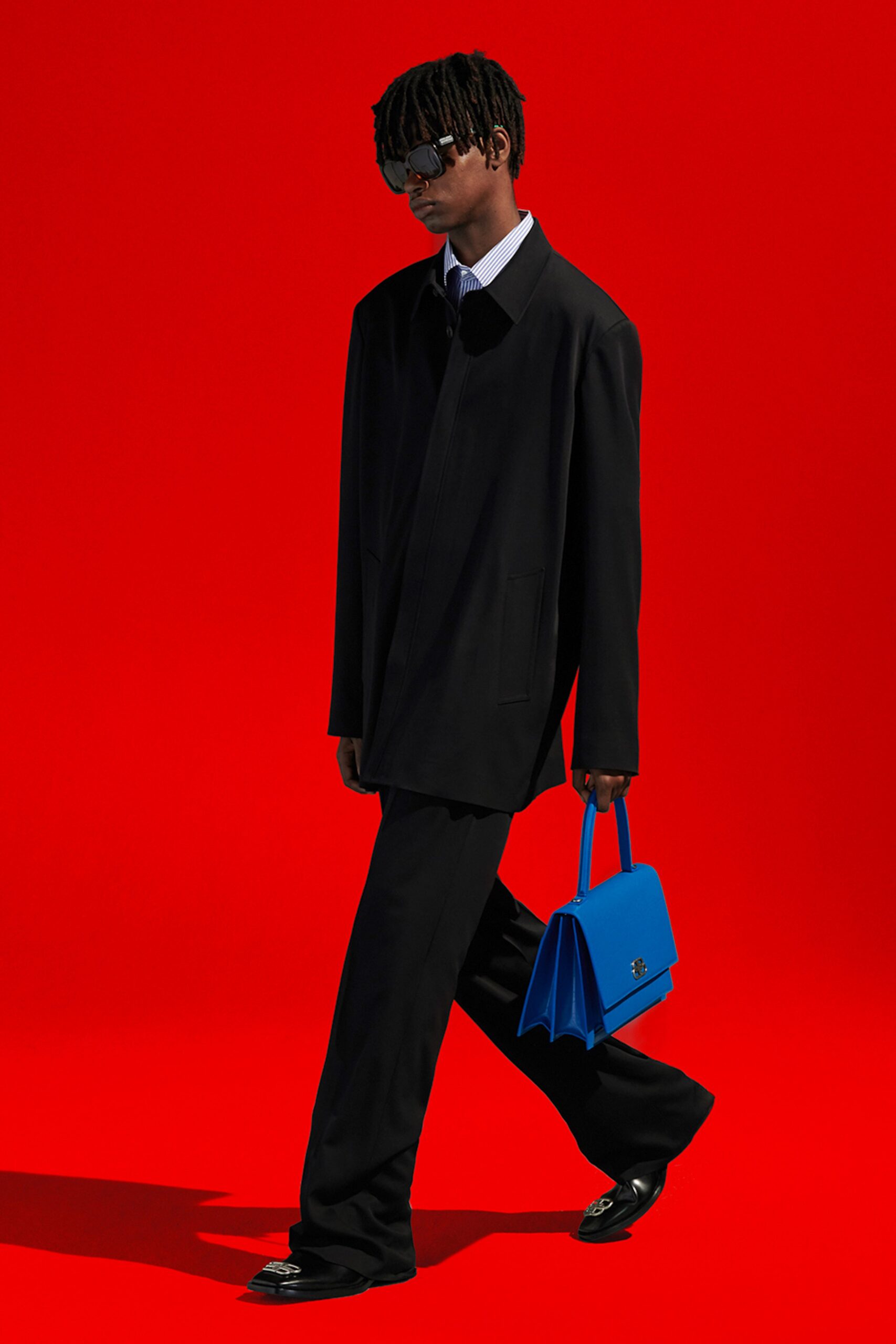 oversized black jacket with blue bag