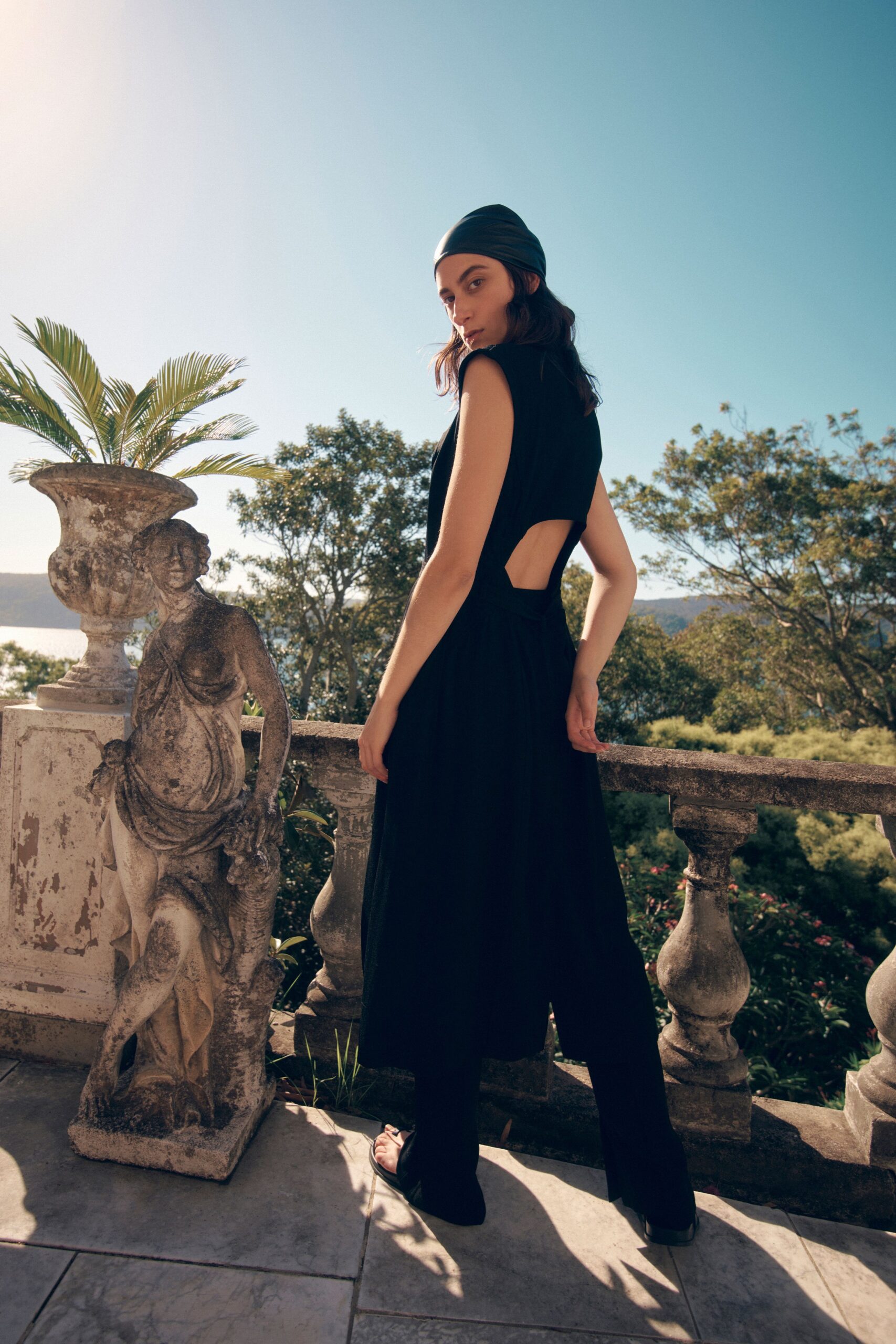 black fitted sleeveless dress