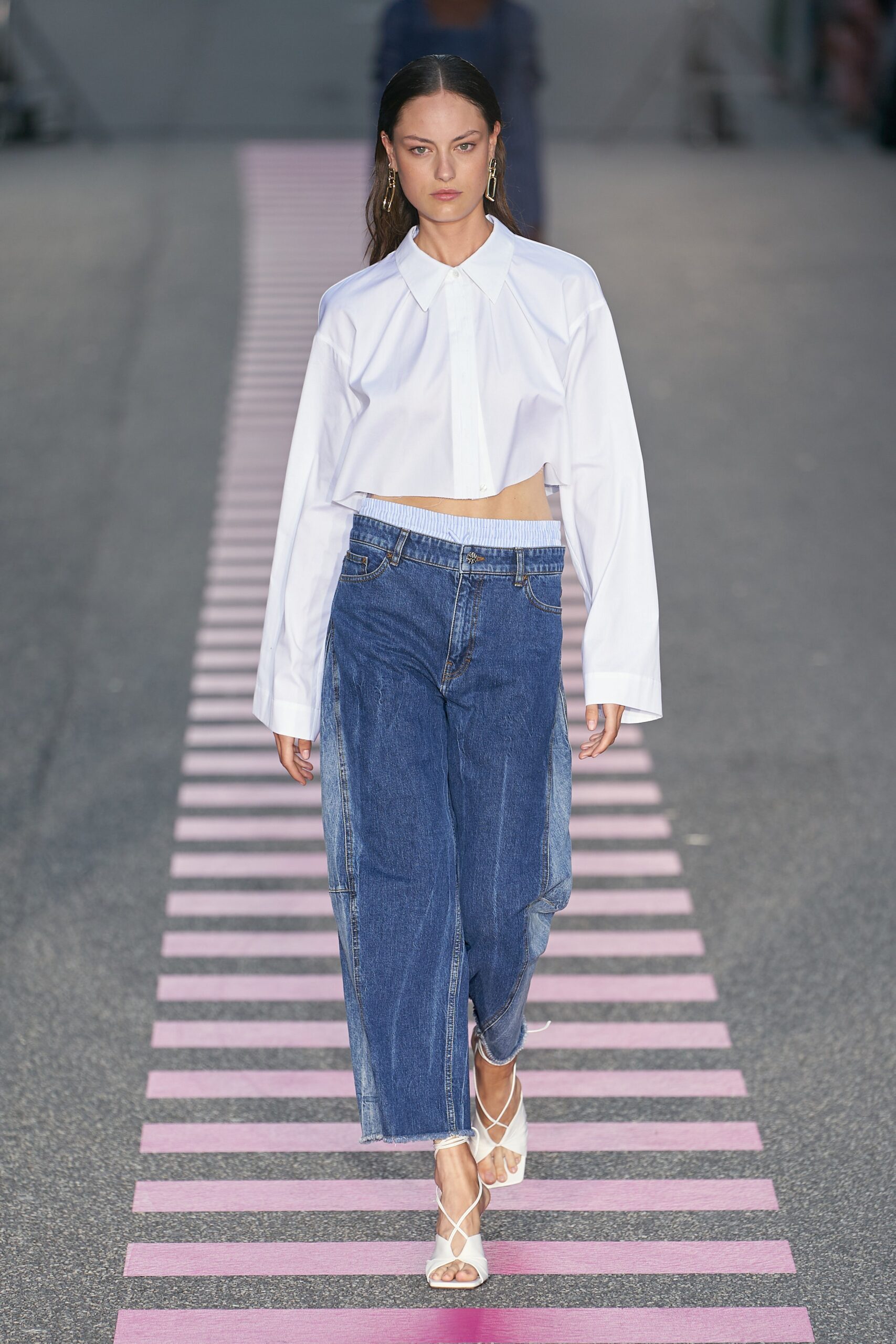 cropped white shirt and relaxed denim pants