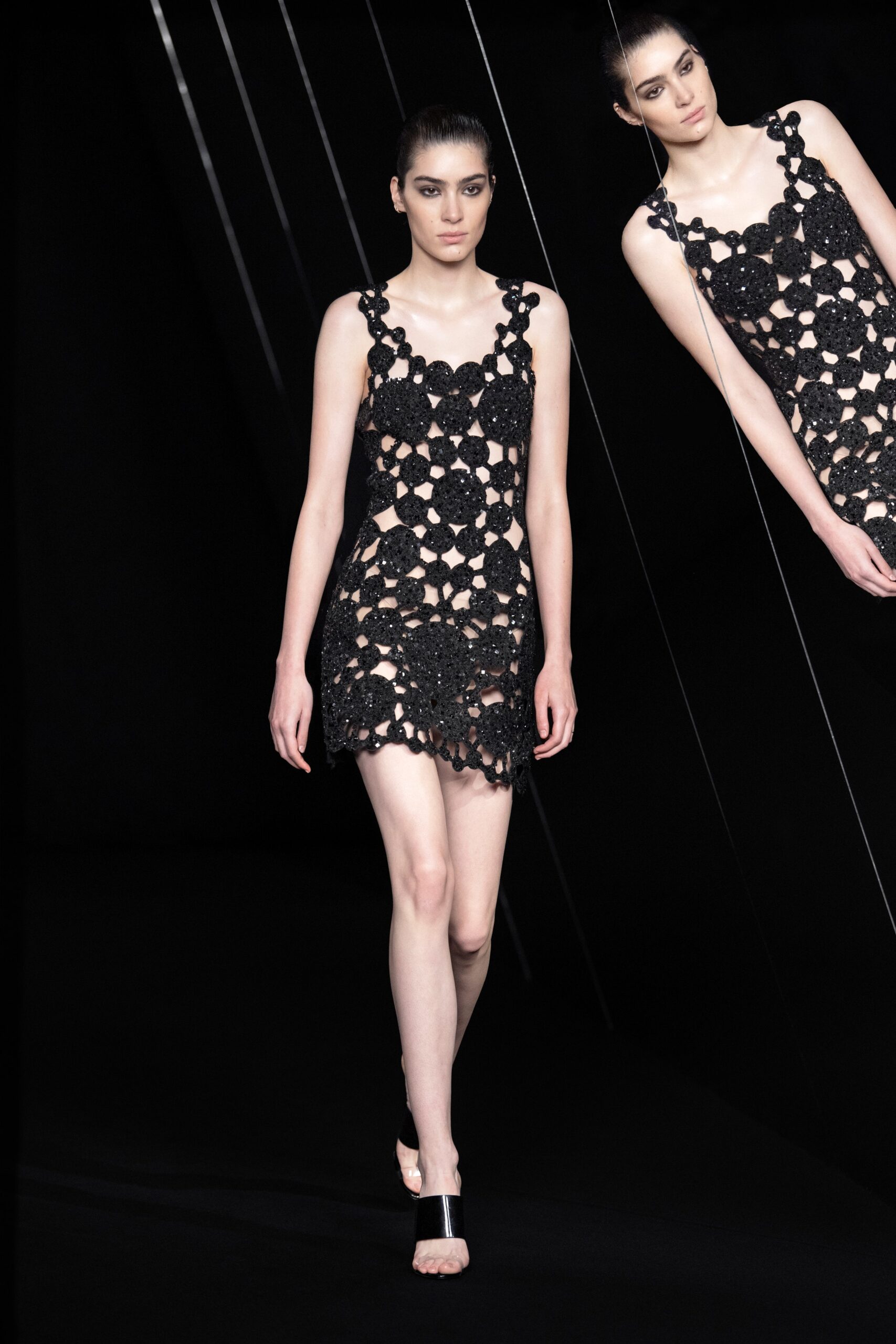 black lace sleeveless dress