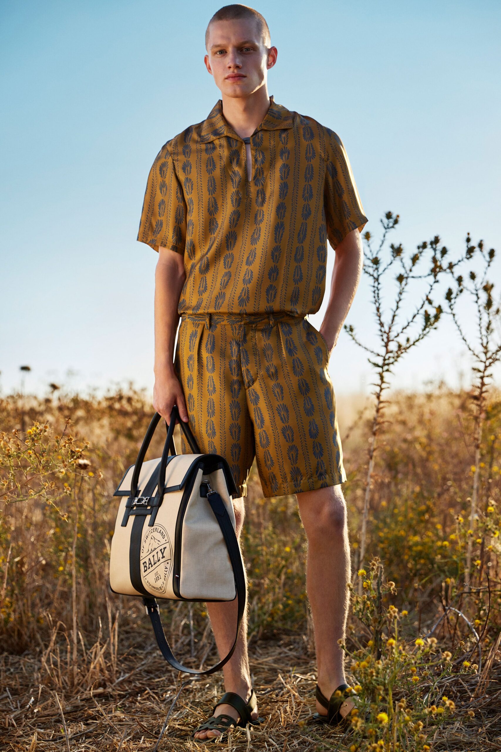 yellow short-sleeve collared relaxed printed shirt