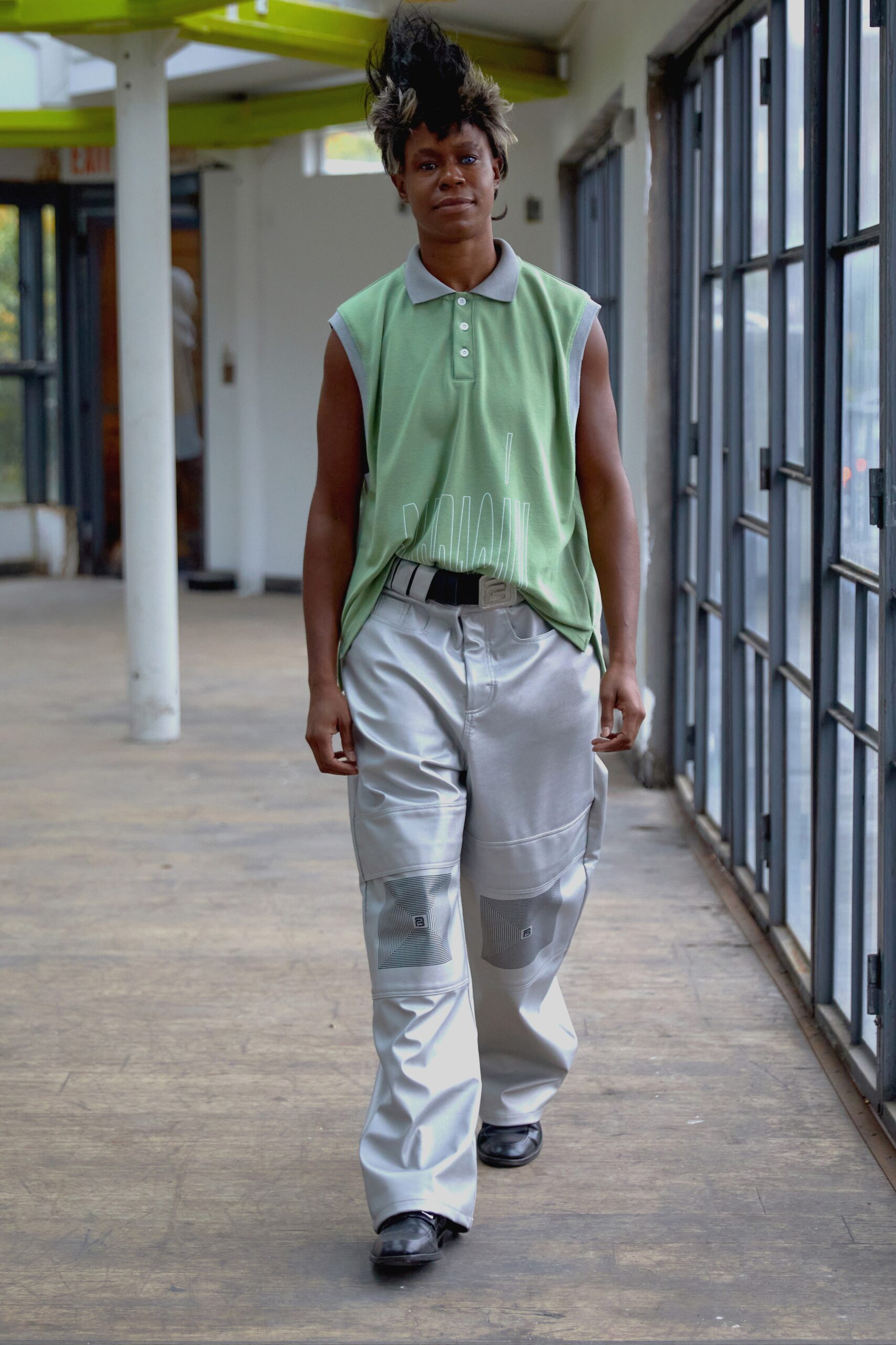 green cotton sleeveless collared relaxed printed top