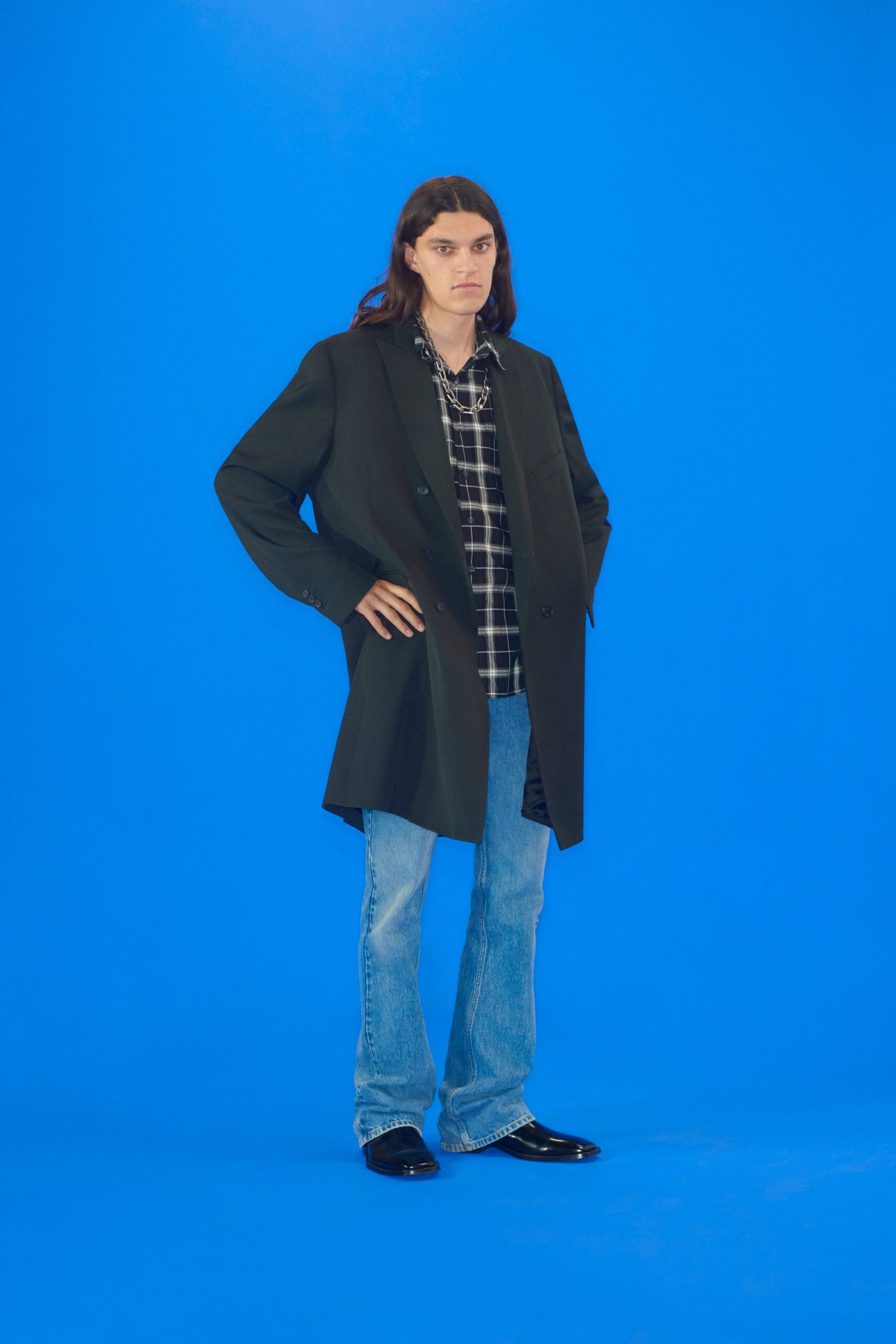 black wool long-sleeve collared relaxed buttoned coat