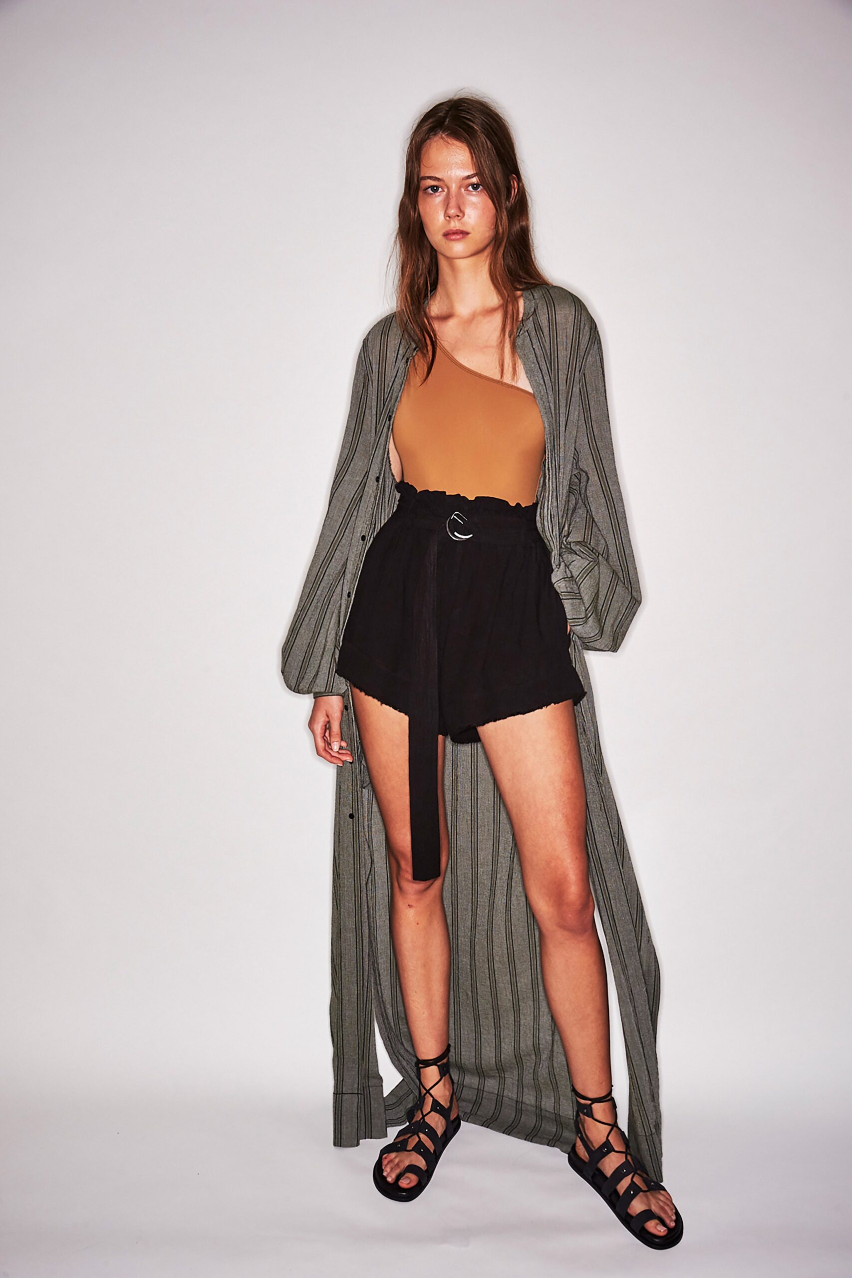 black cotton high-waisted ruffled short shorts