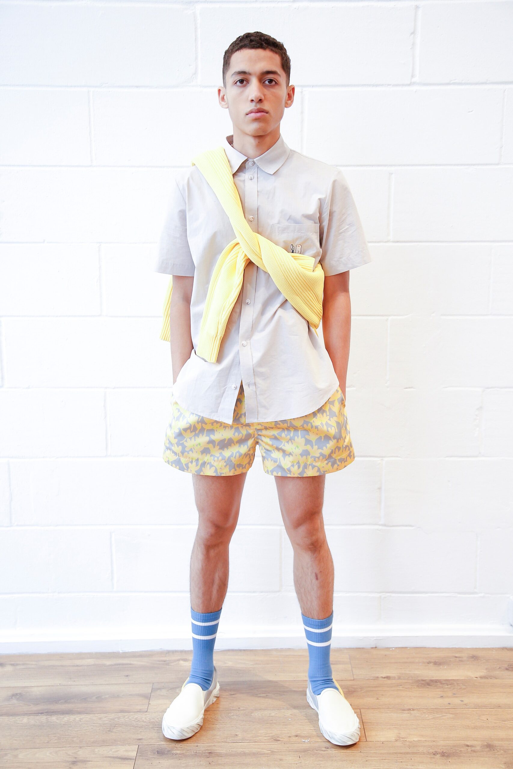gray cotton shirt with yellow shorts