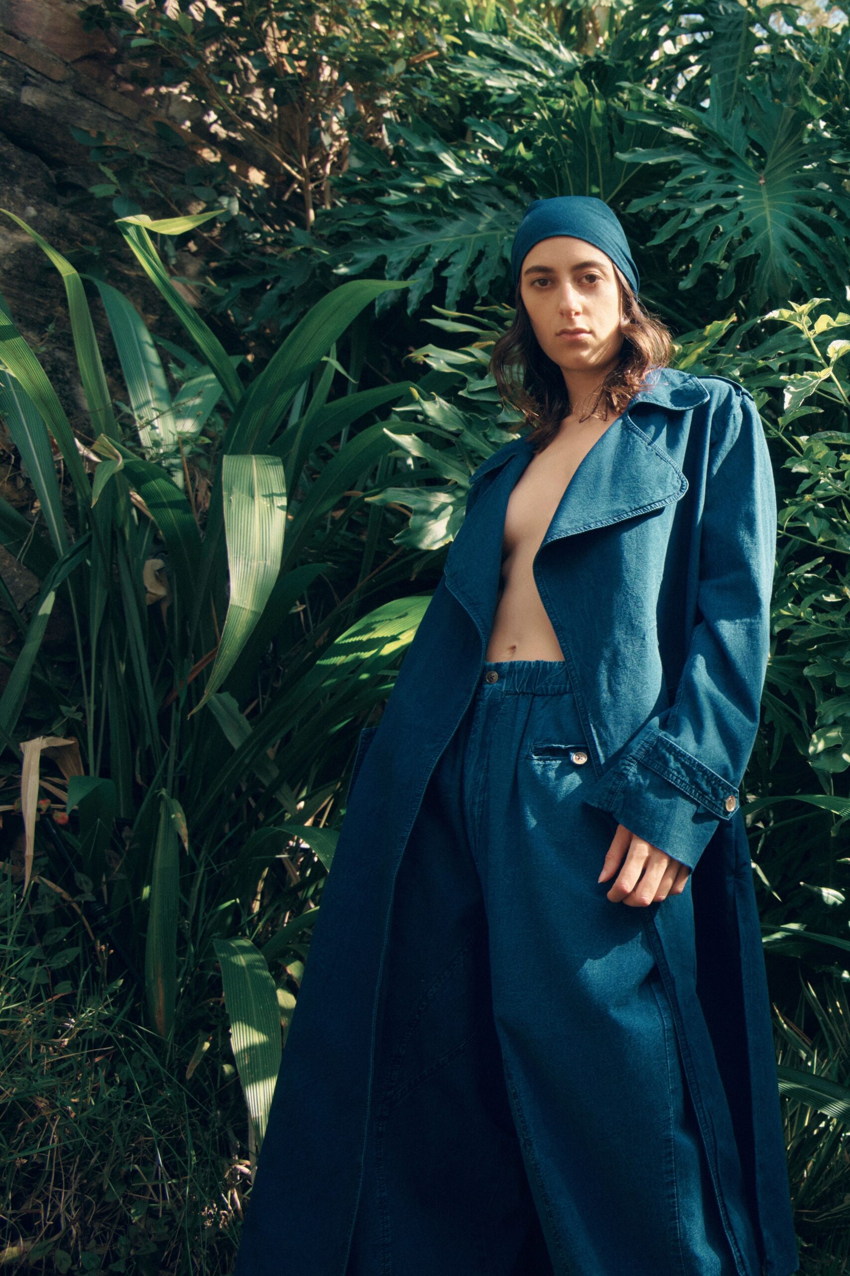 blue denim long-sleeve collared relaxed buttoned coat
