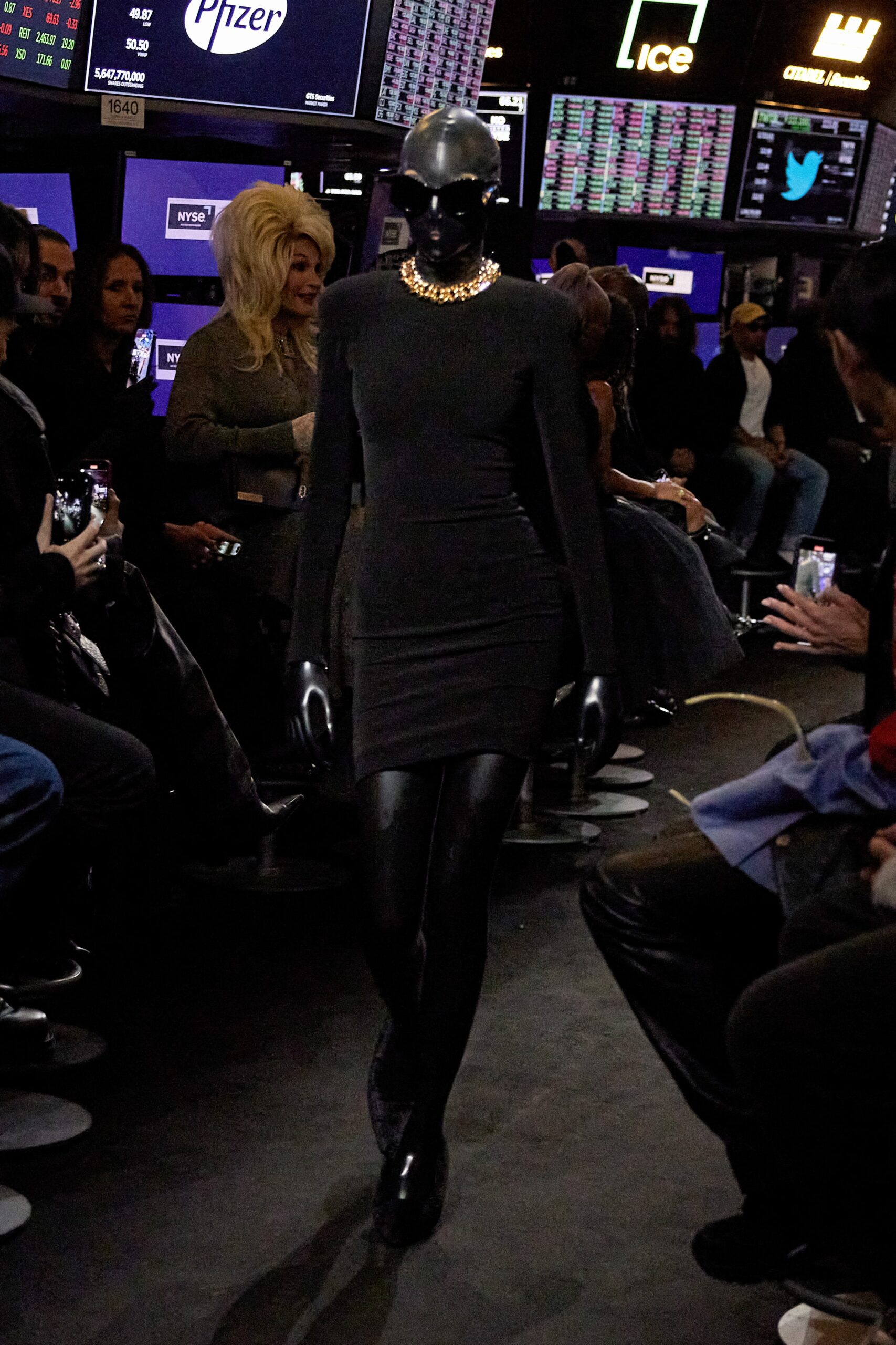 black fitted sleeveless mini dress