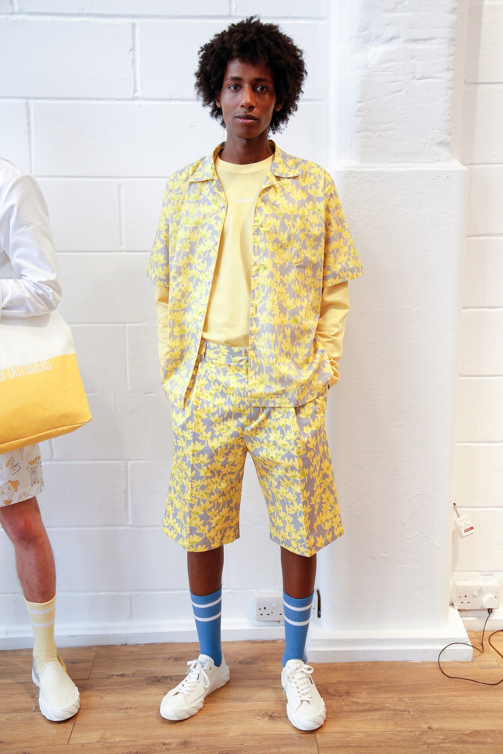yellow short-sleeve collared relaxed printed shirt