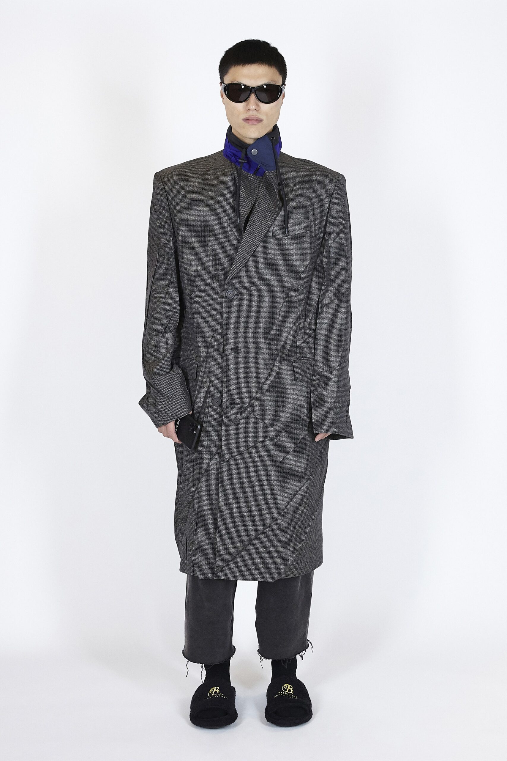 gray wool long-sleeve collared oversized buttoned coat