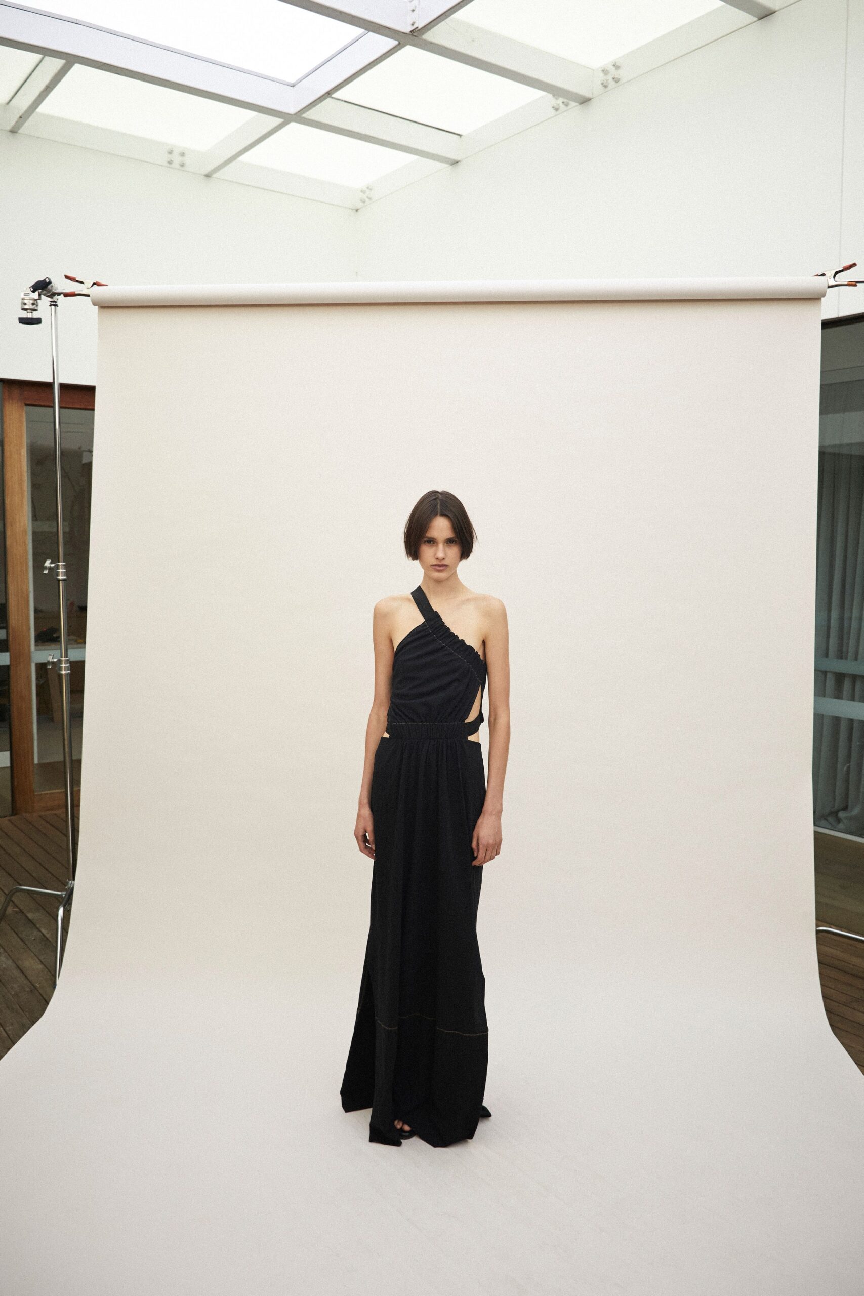 black fitted sleeveless dress