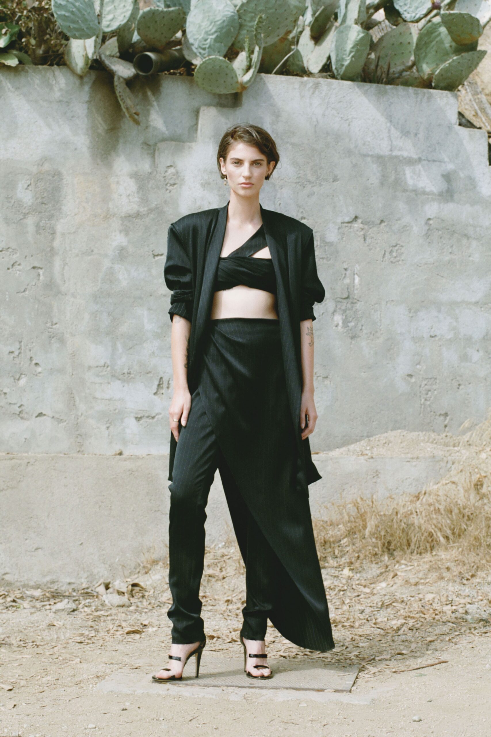 black cotton sleeveless v-neck fitted crop-top
