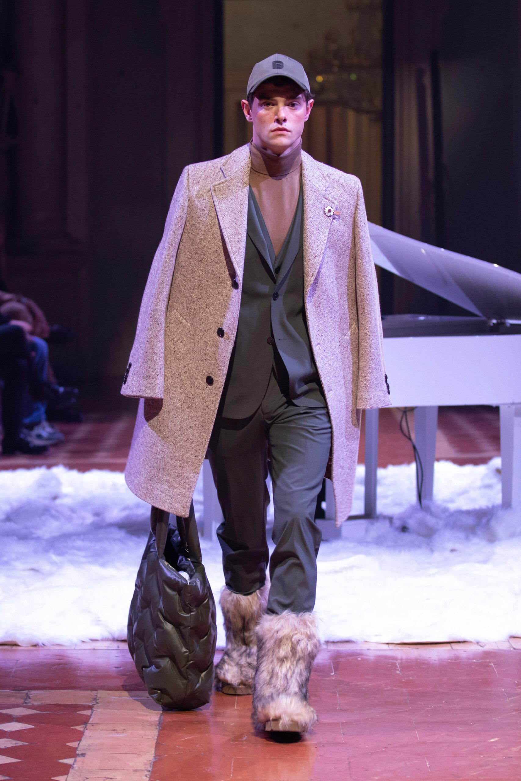 brown fur fitted padded shoes