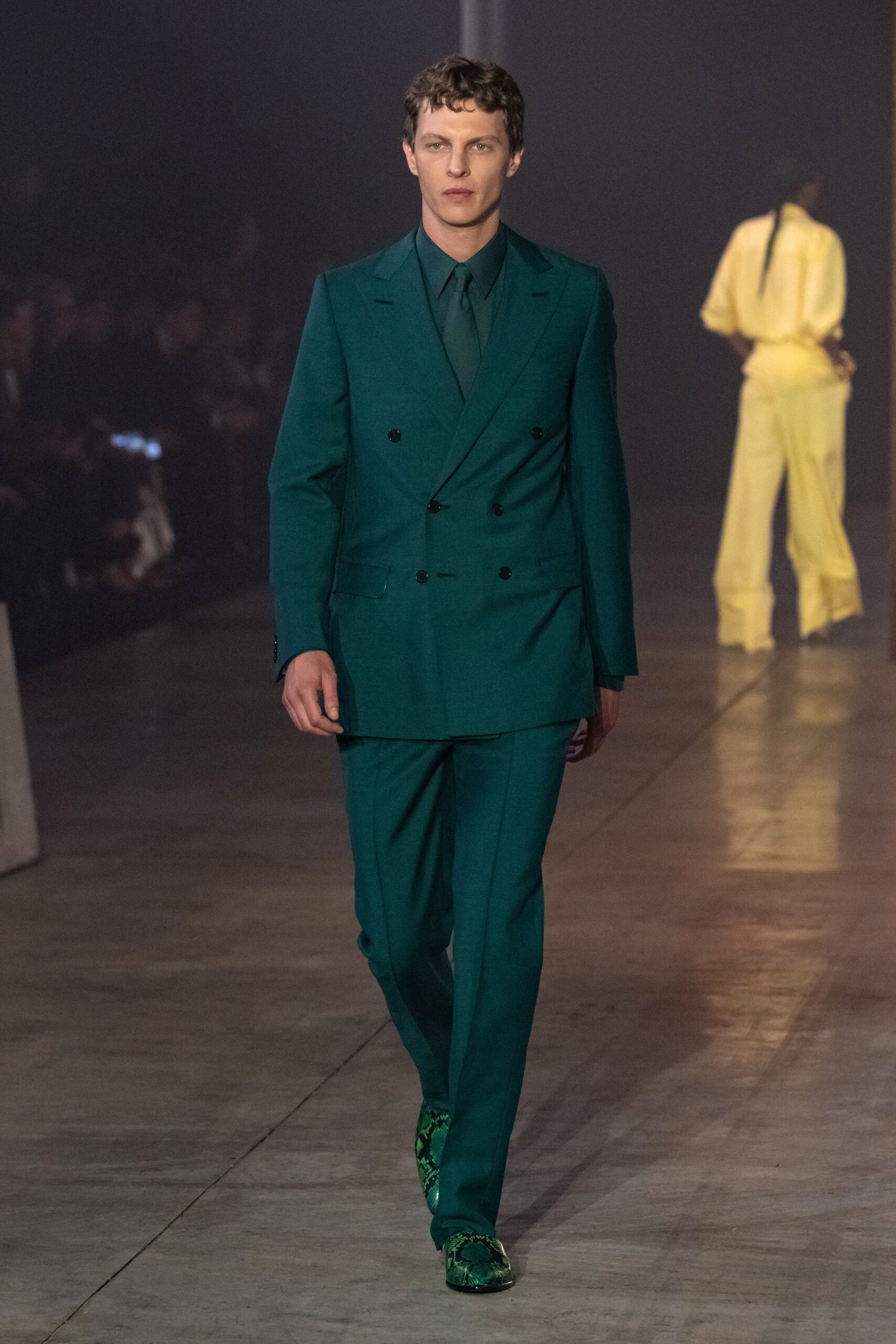green wool long-sleeve collared tailored pockets suit