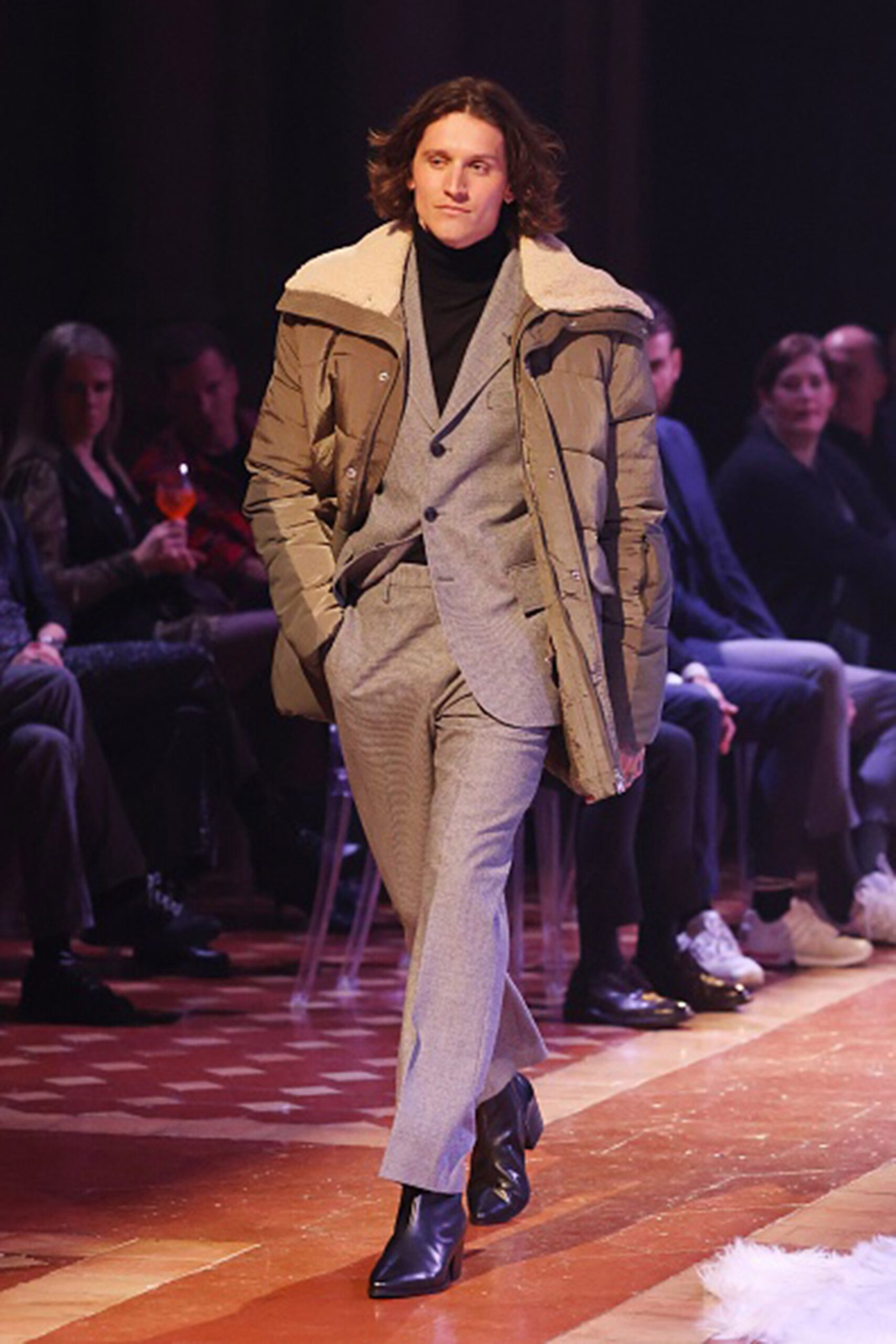 green cotton long-sleeve collared relaxed zippered coat