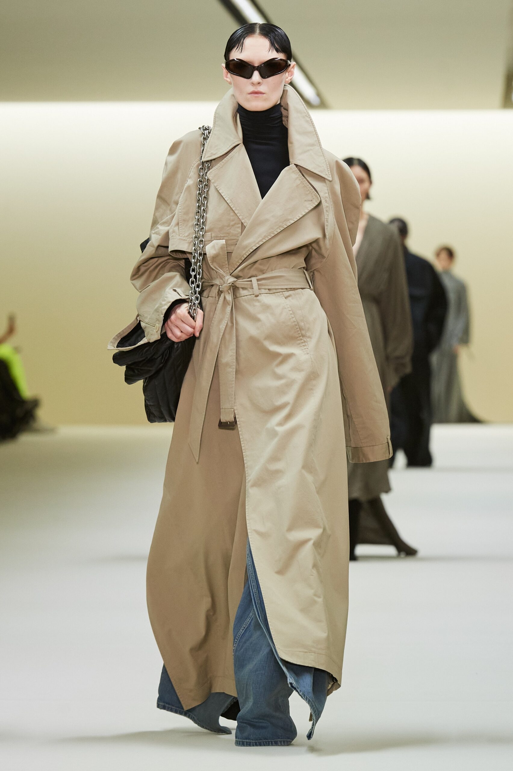 beige trench coat with denim pants