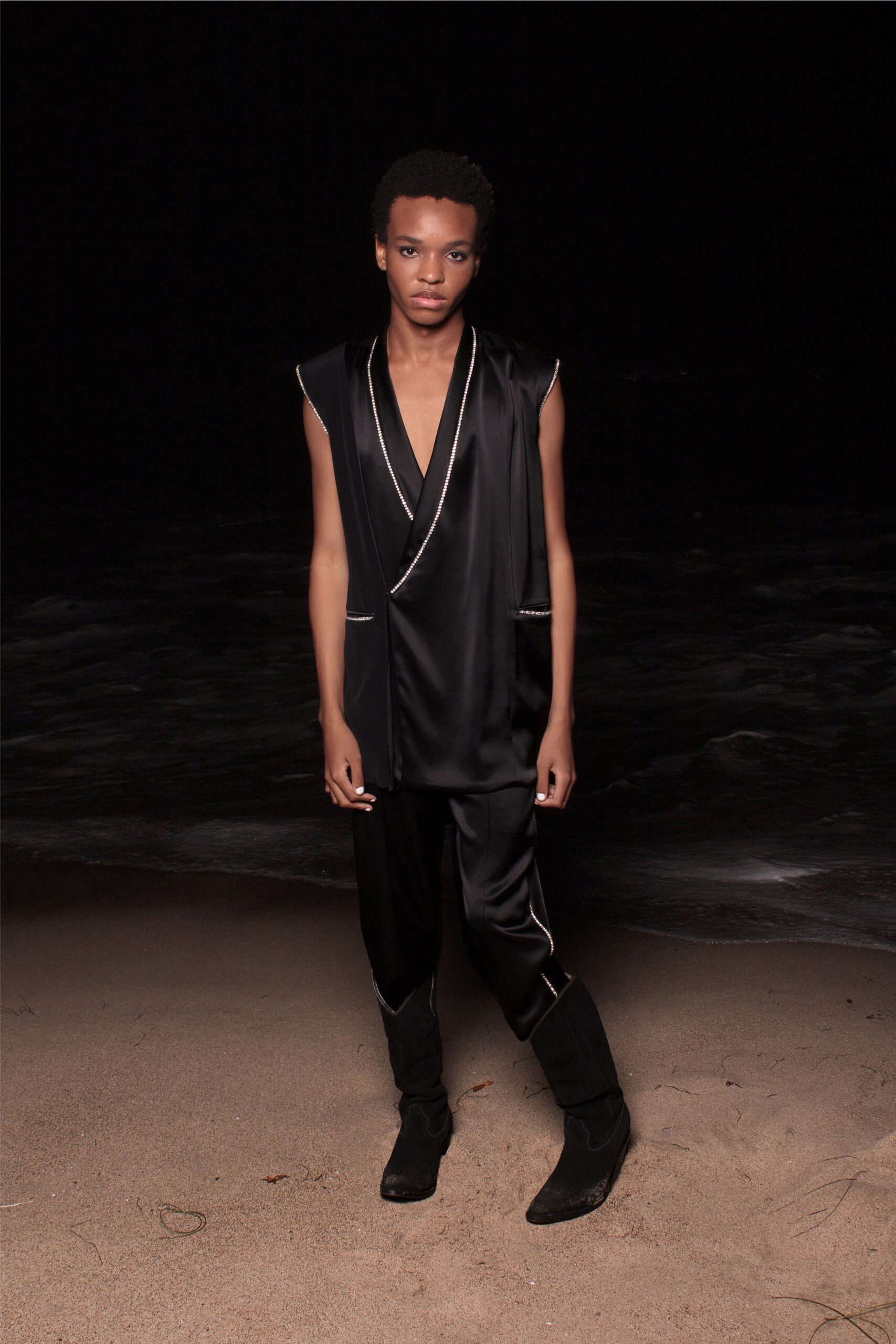 black silk sleeveless v-neck fitted zippered jacket