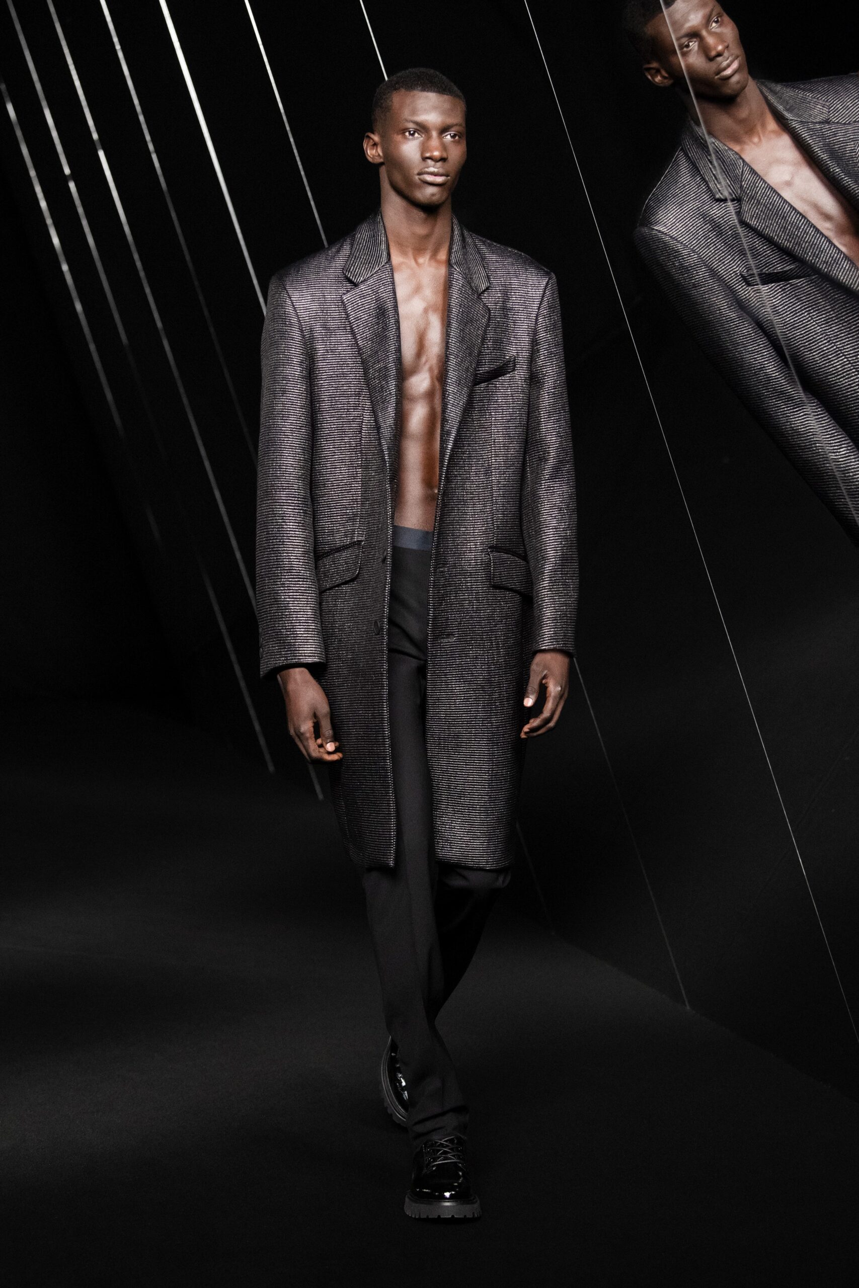 gray wool long-sleeve collared tailored buttoned coat