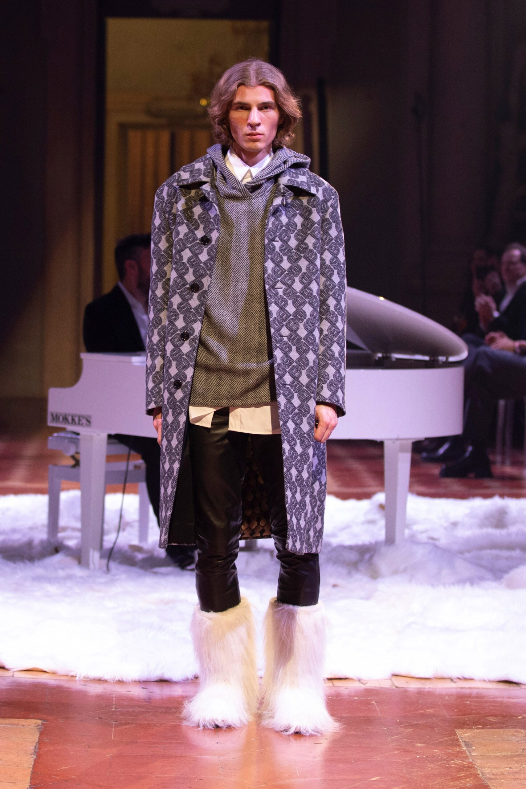 gray wool long-sleeve collared fitted printed coat