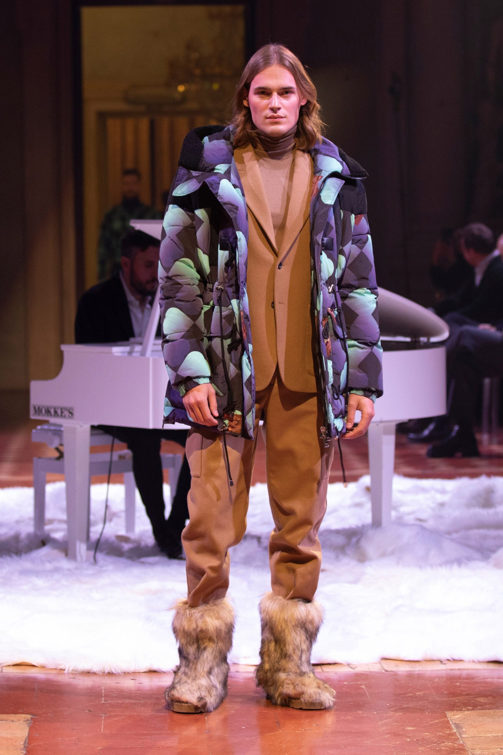 brown fur fitted boots